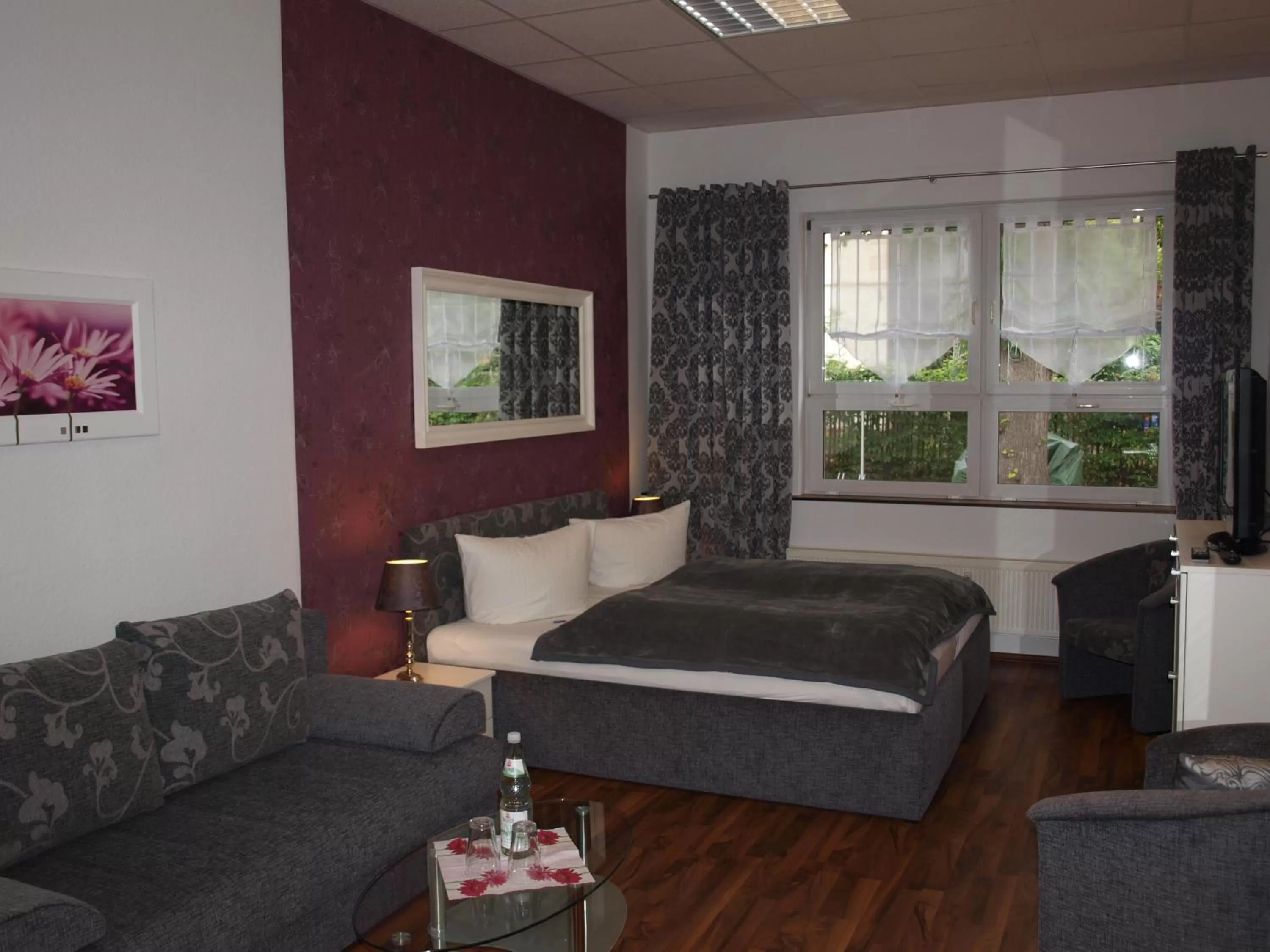 Photo of the whole room, Bed in Hotel am Schützenberg