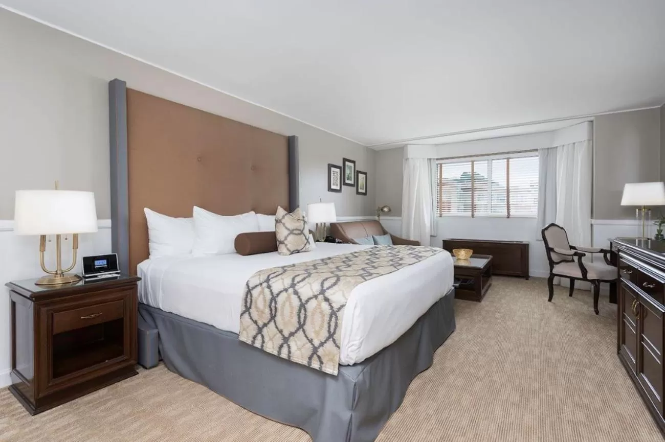 Photo of the whole room, Bed in Garden City Hotel