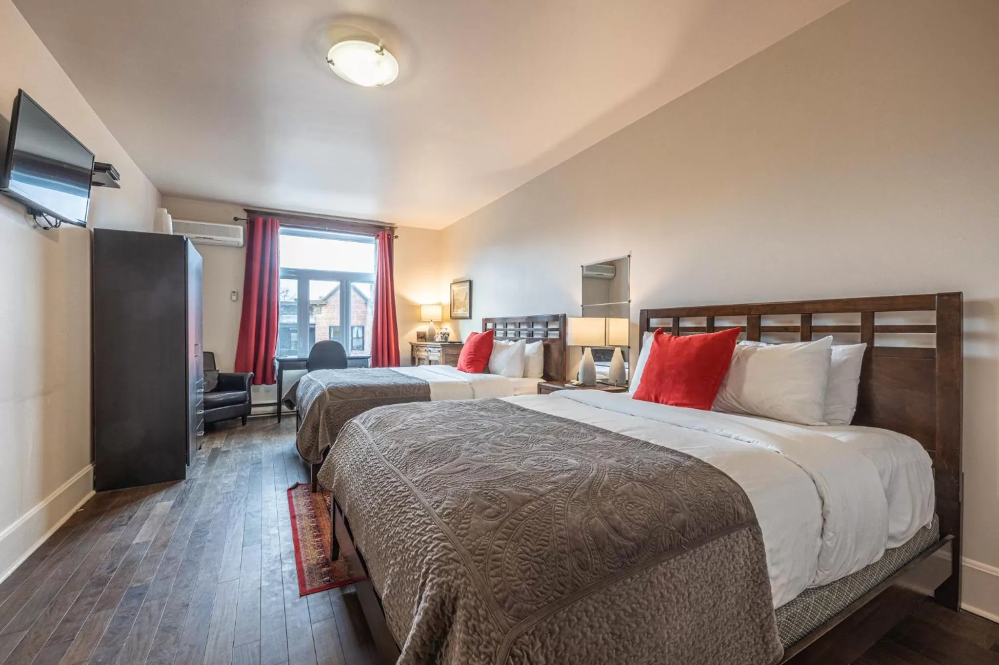 Double Bedroom #2 in Petit Hôtel - Café Krieghoff