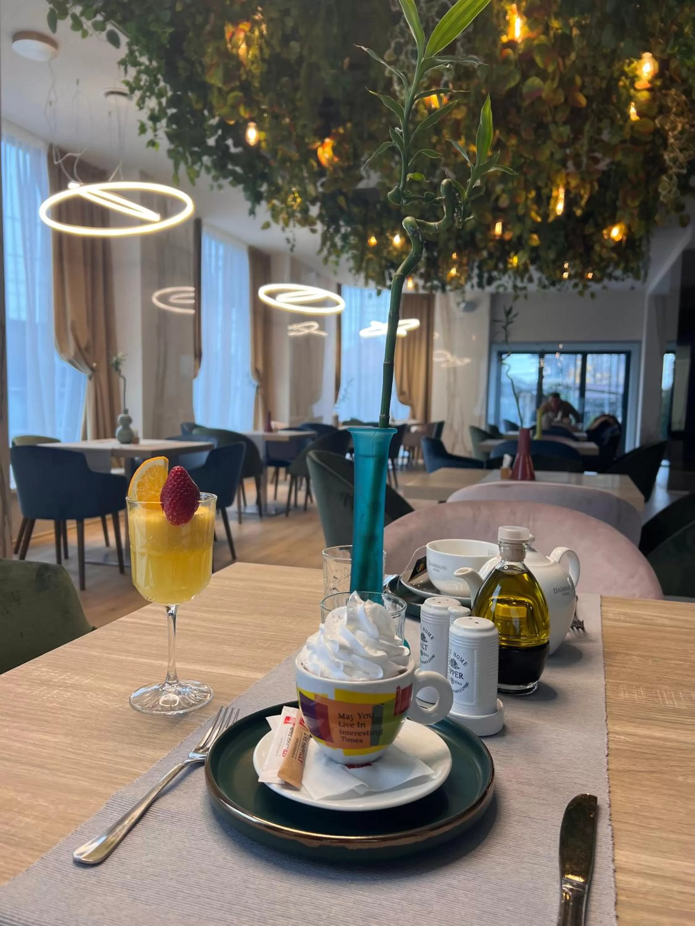 Restaurant/places to eat in Hotel Clipa