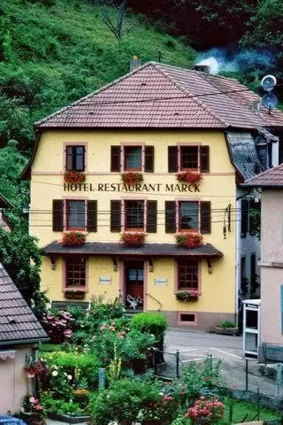 Facade/entrance in L'AO Hôtel & Restaurant L'Aigle d'Or