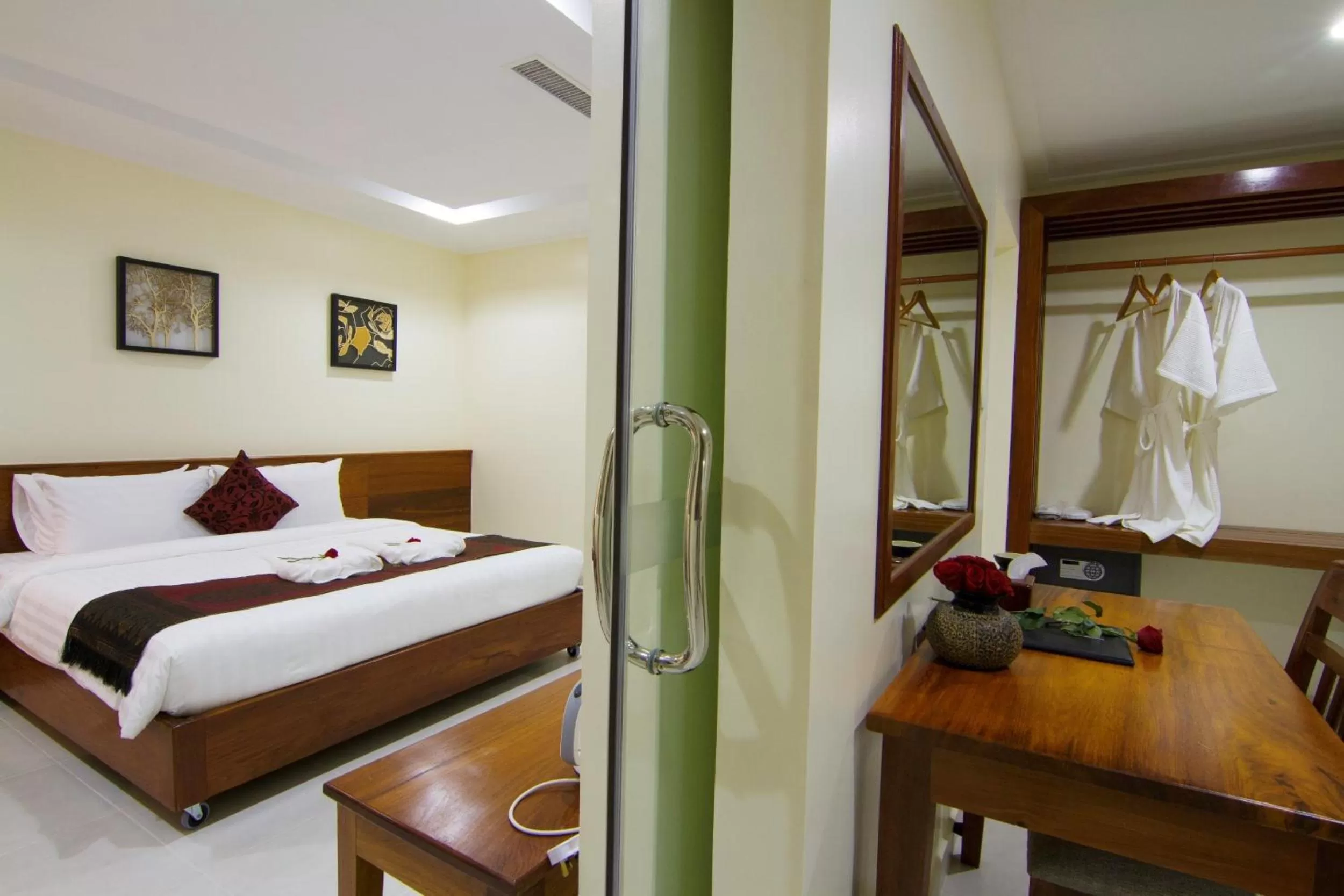 Photo of the whole room, Bed in Rose Emerald Hotel