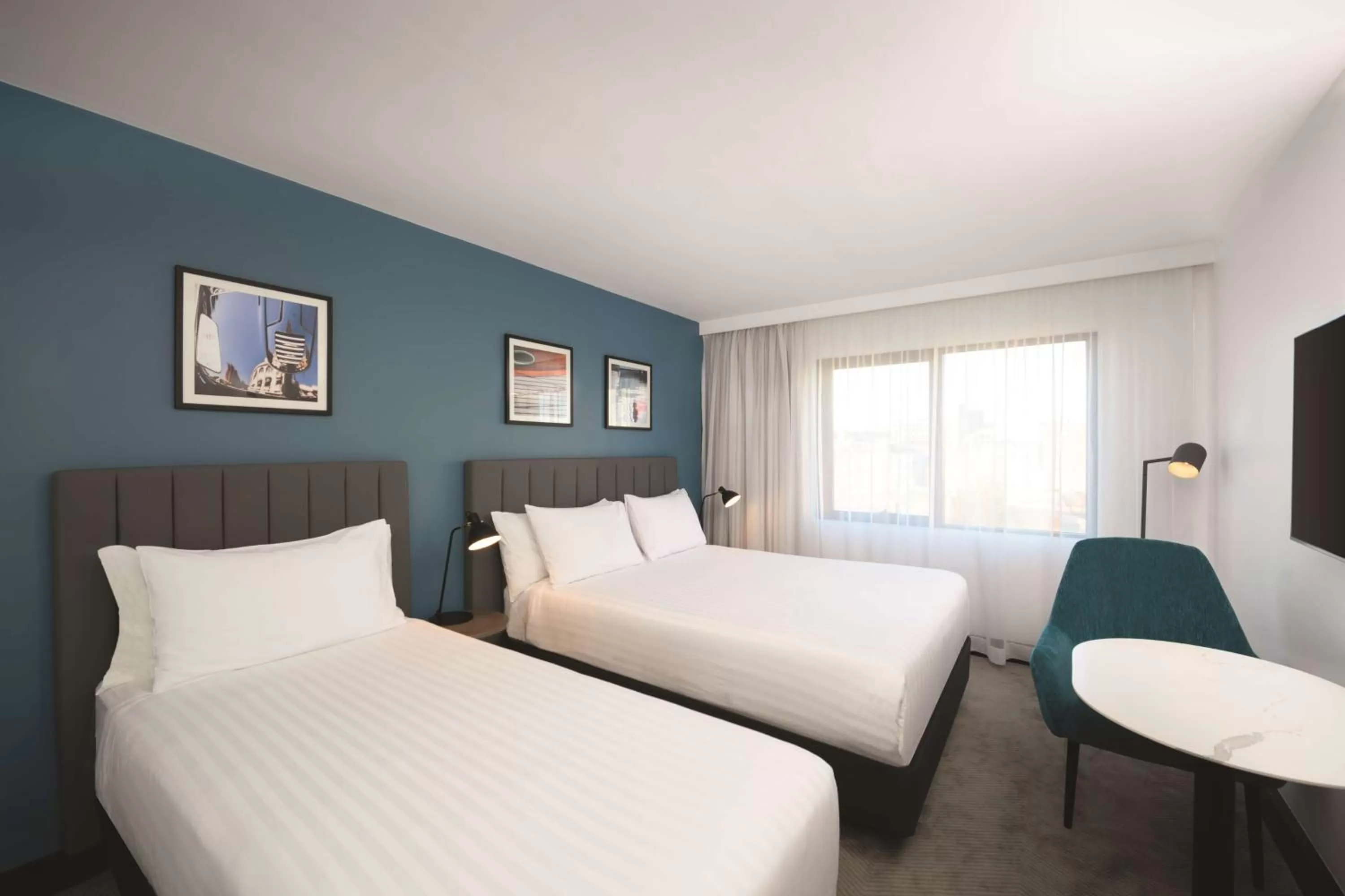 Bedroom, Bed in Travelodge Hotel Hobart