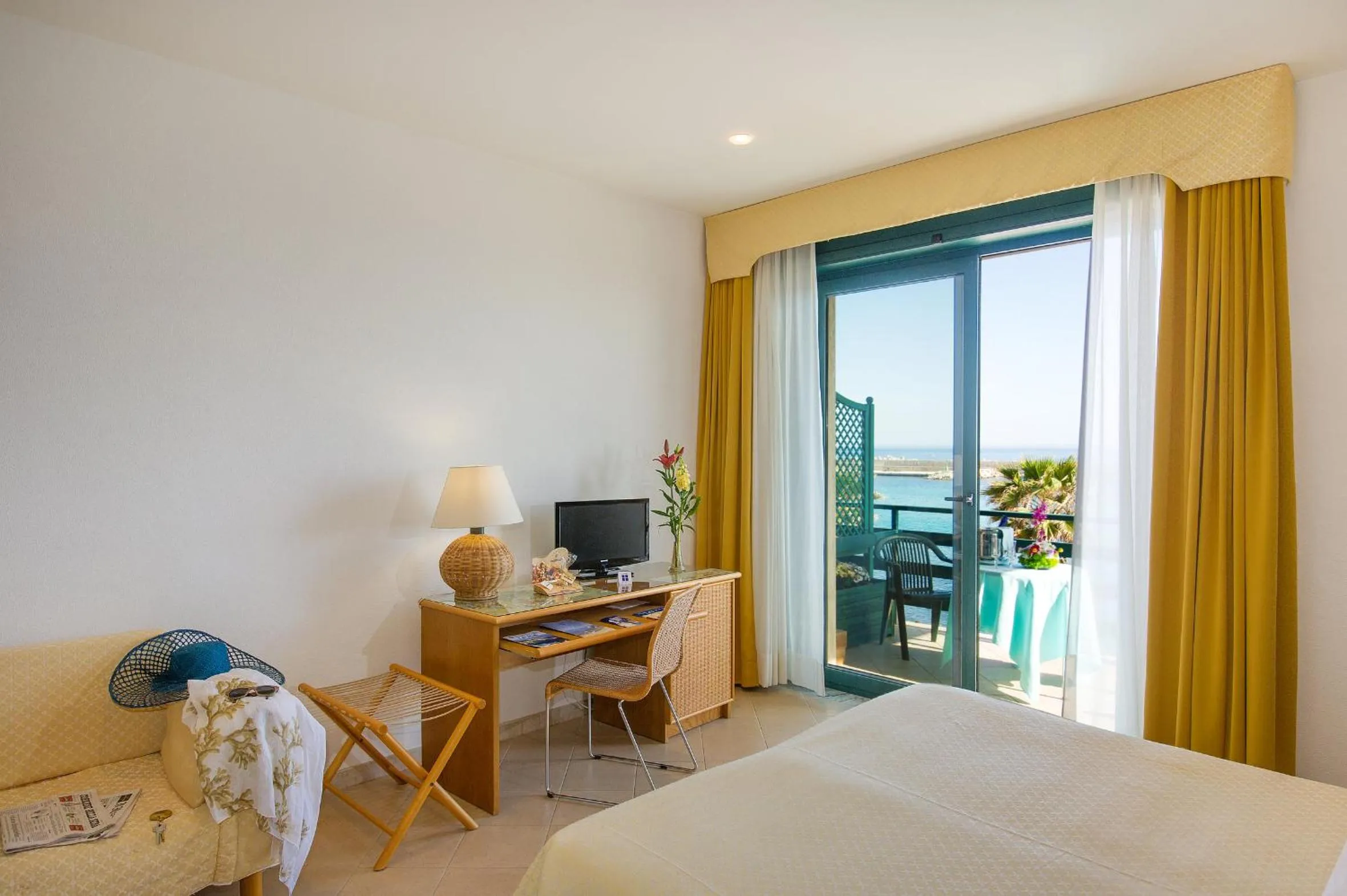 Decorative detail, Bed in Hotel Terminal - Caroli Hotels