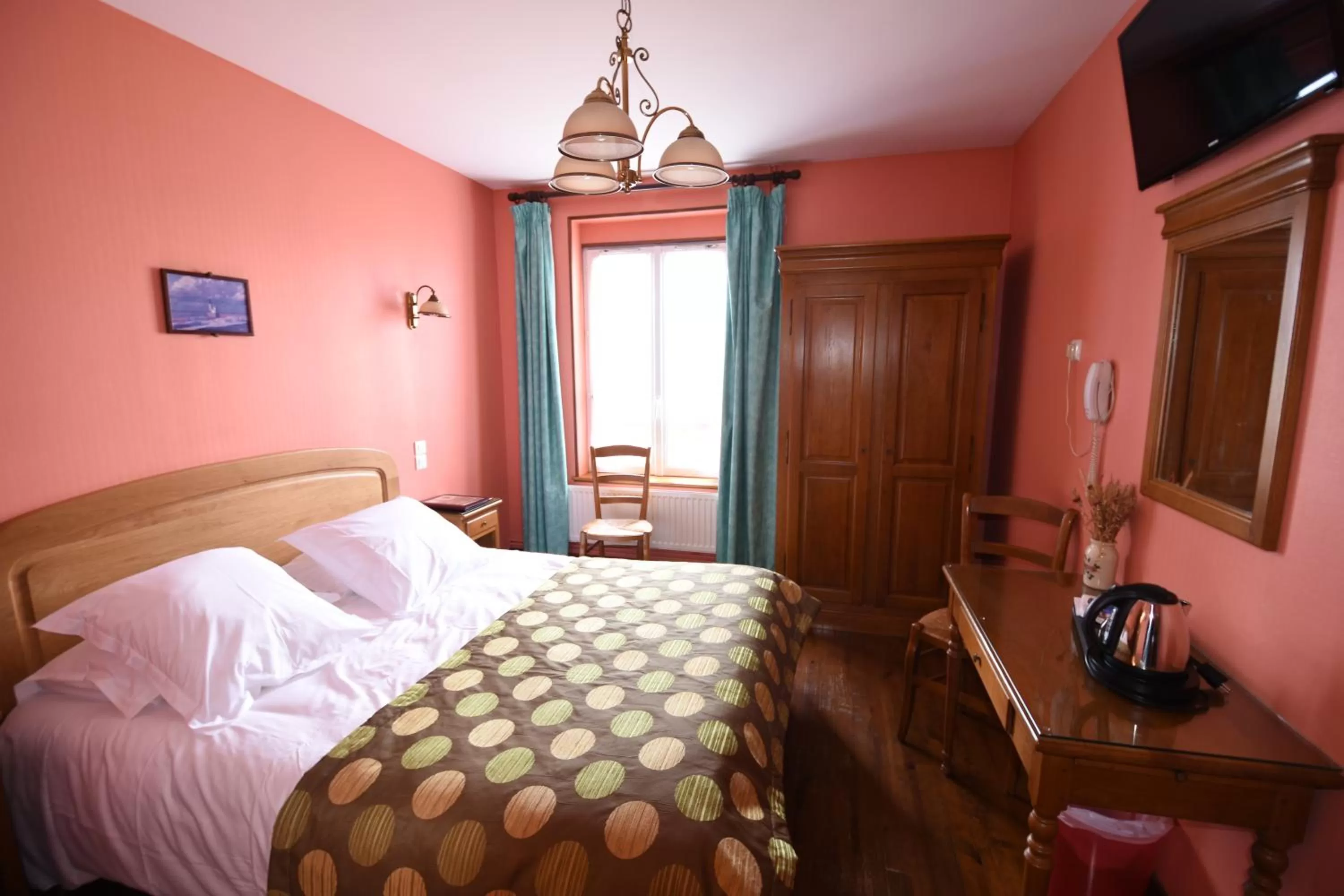 Standard Double Room in Hôtel De Calais