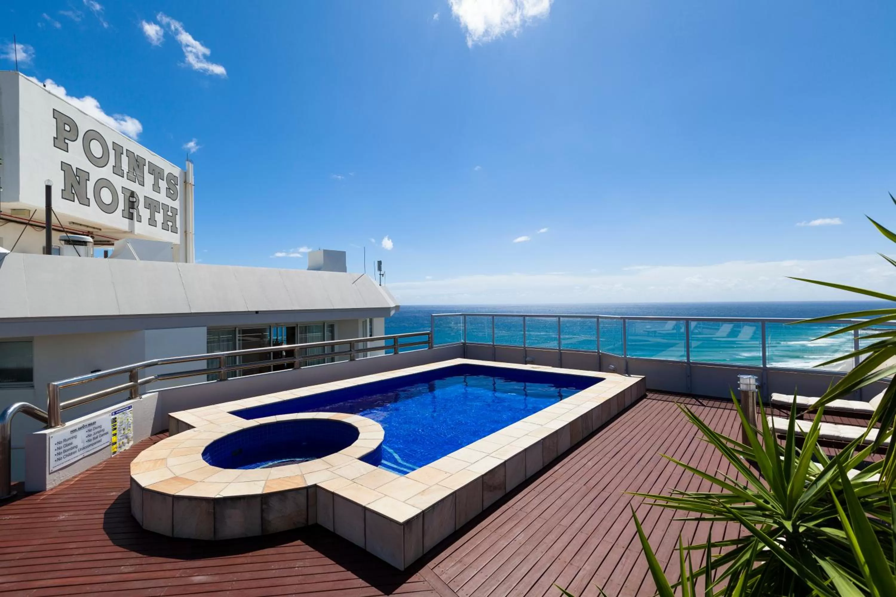 Swimming pool in ULTIQA Points North