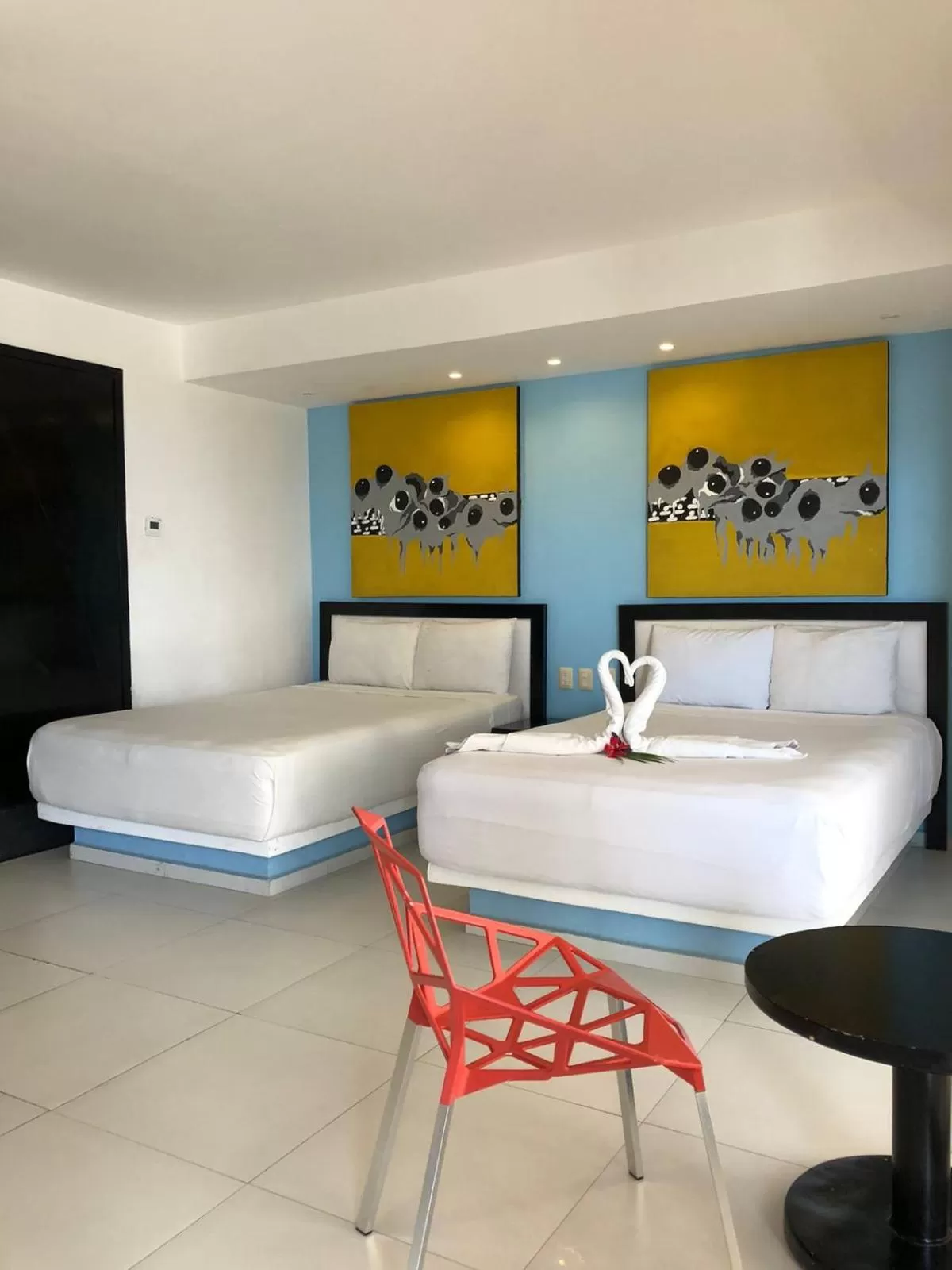 Bed, Bathroom in Hotel Cache