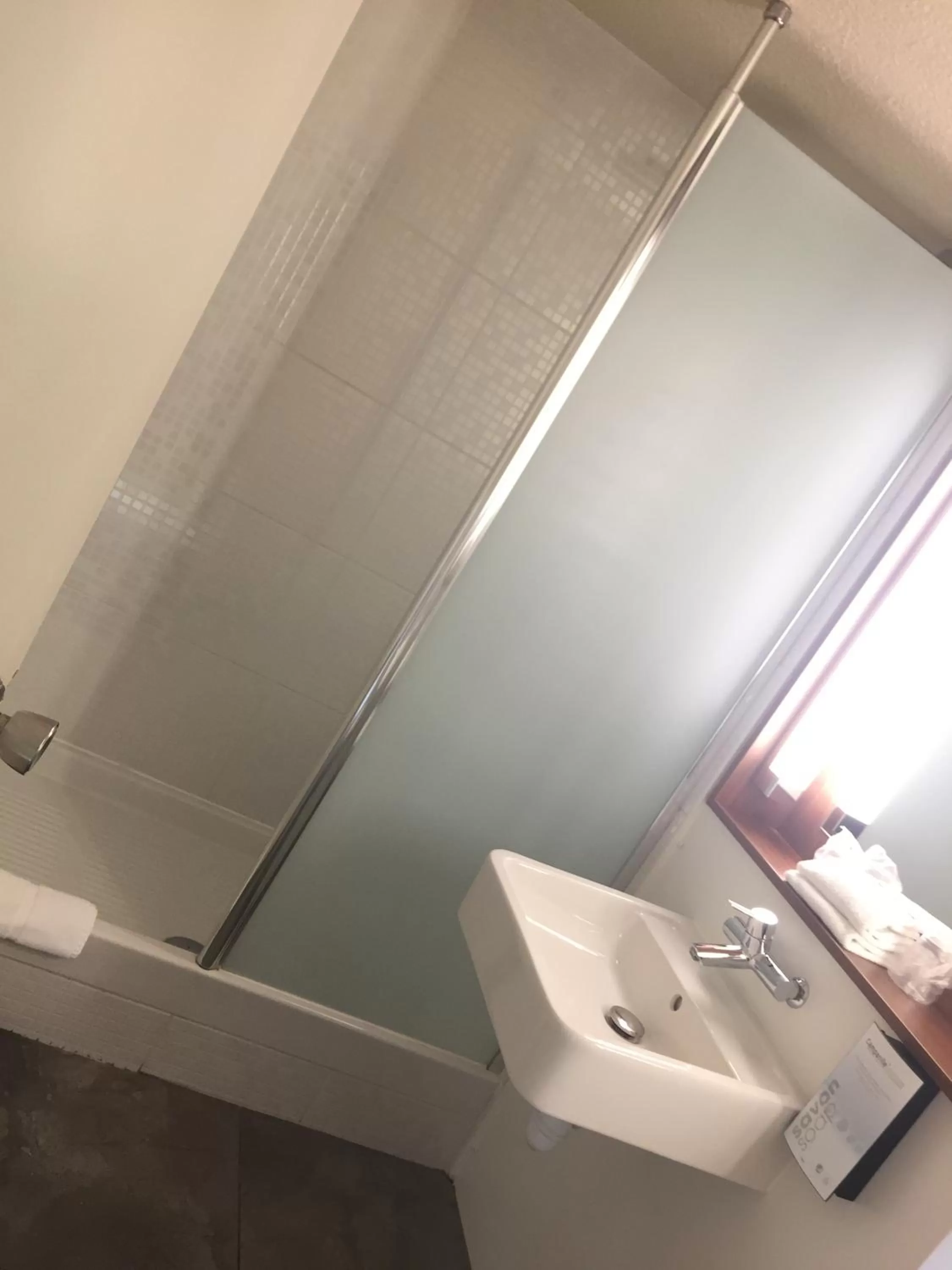 Bathroom in Campanile Nantes ~ Saint-Herblain