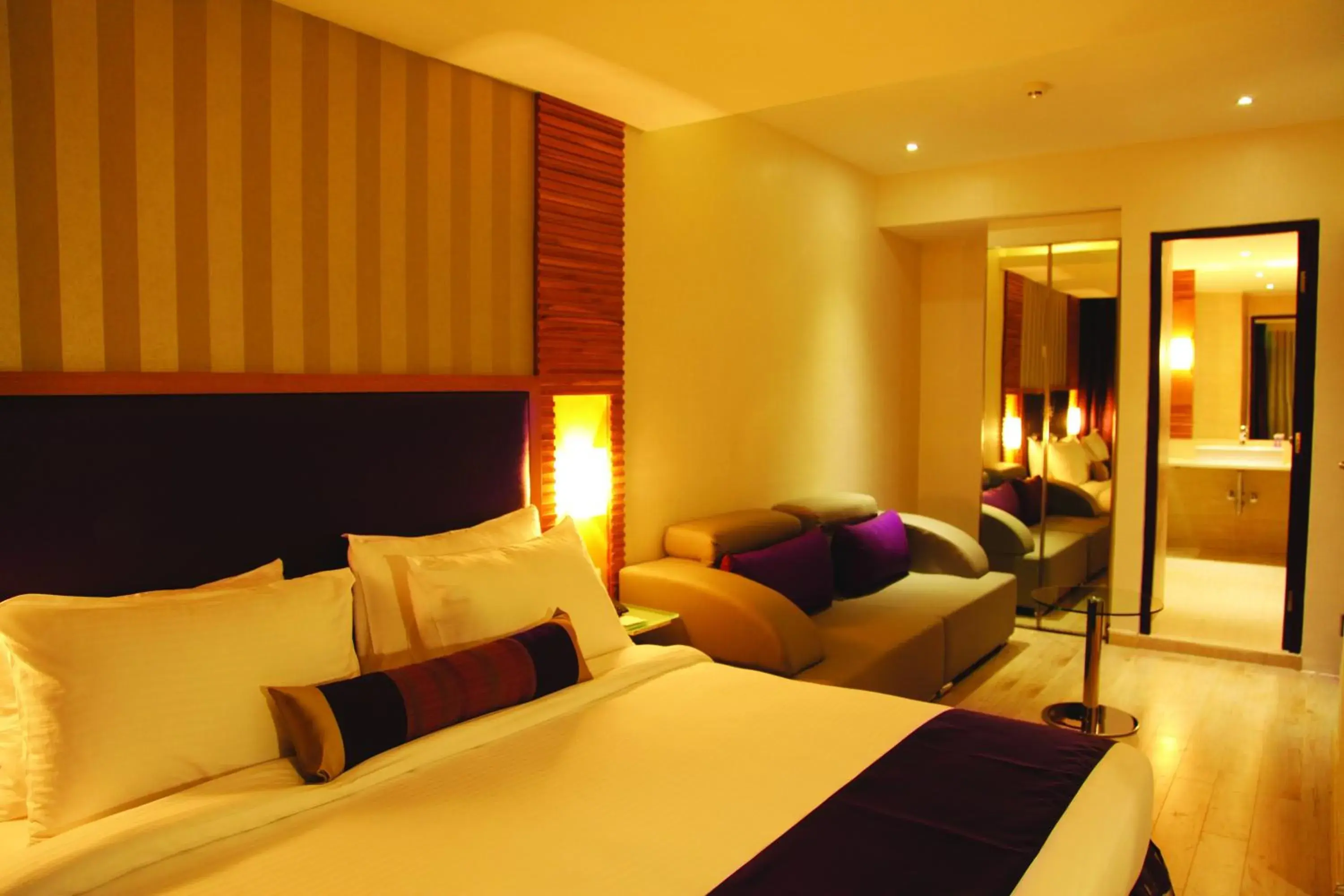 Deluxe Double or Twin Room in The Purple Leaf Hotels Deluxe Double or Twin Room in The Purple Leaf Hotels