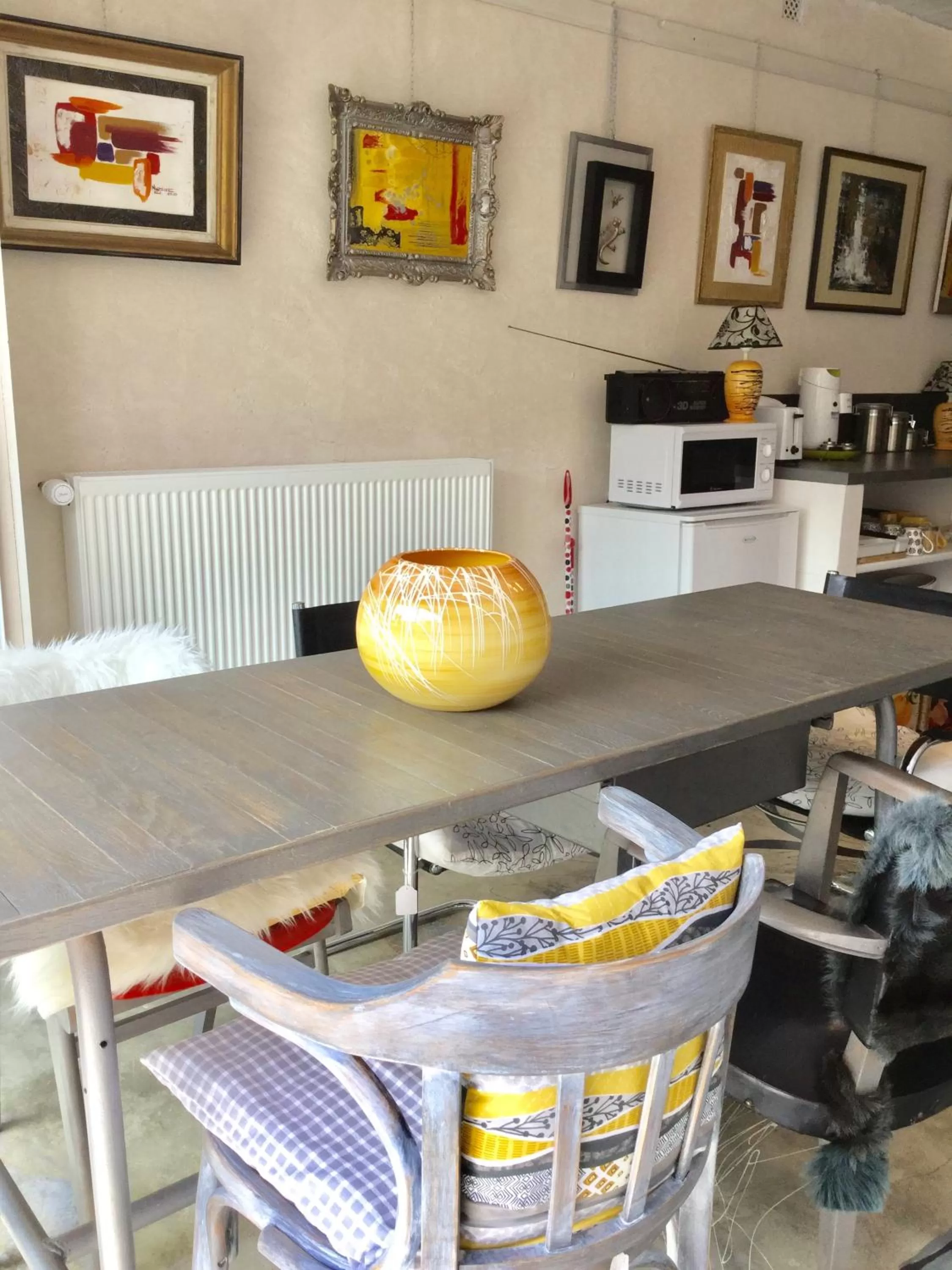 Dining Area in Loft Atypique