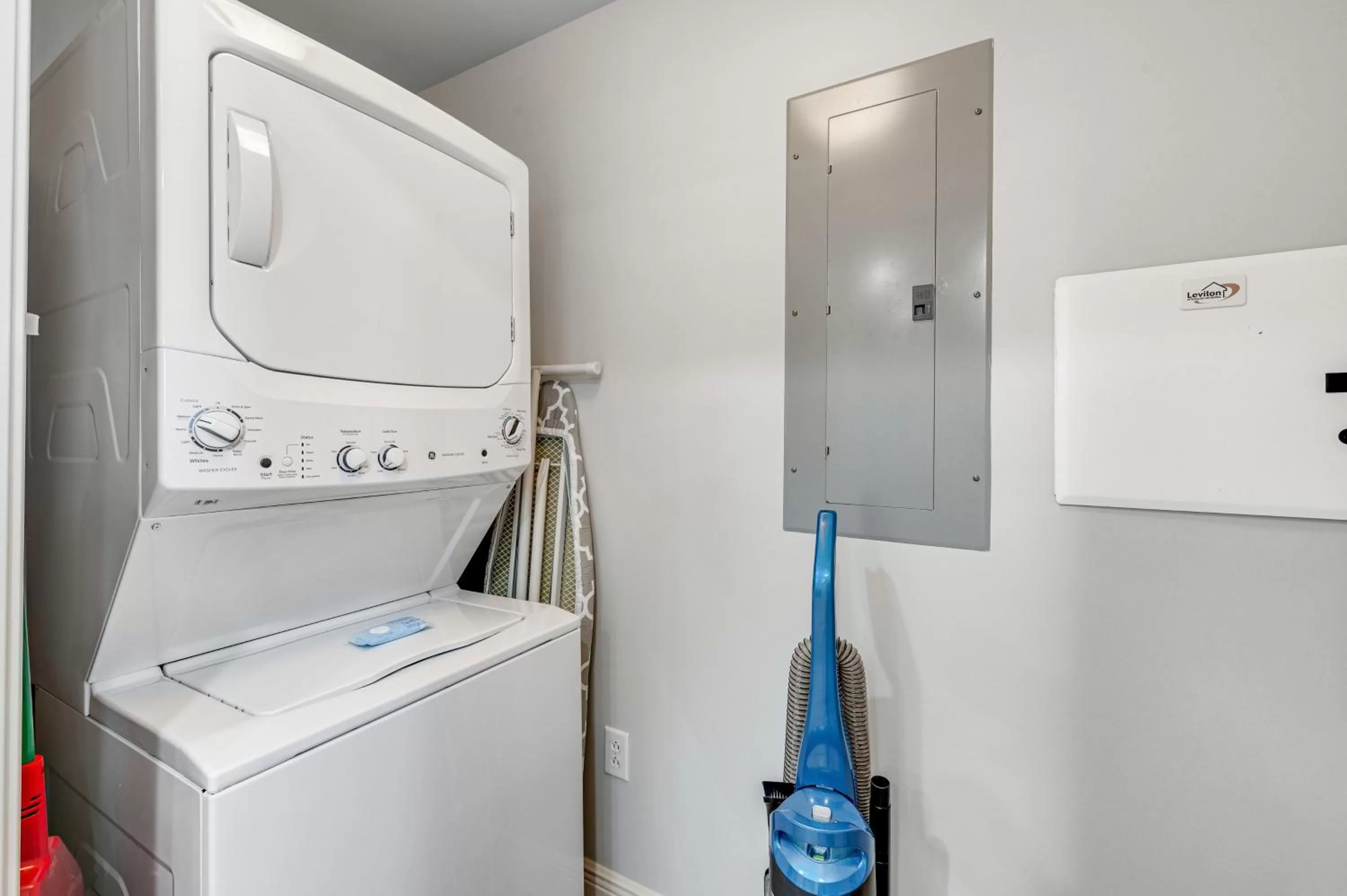 Kitchen/Kitchenette in Sterling Breeze 2003