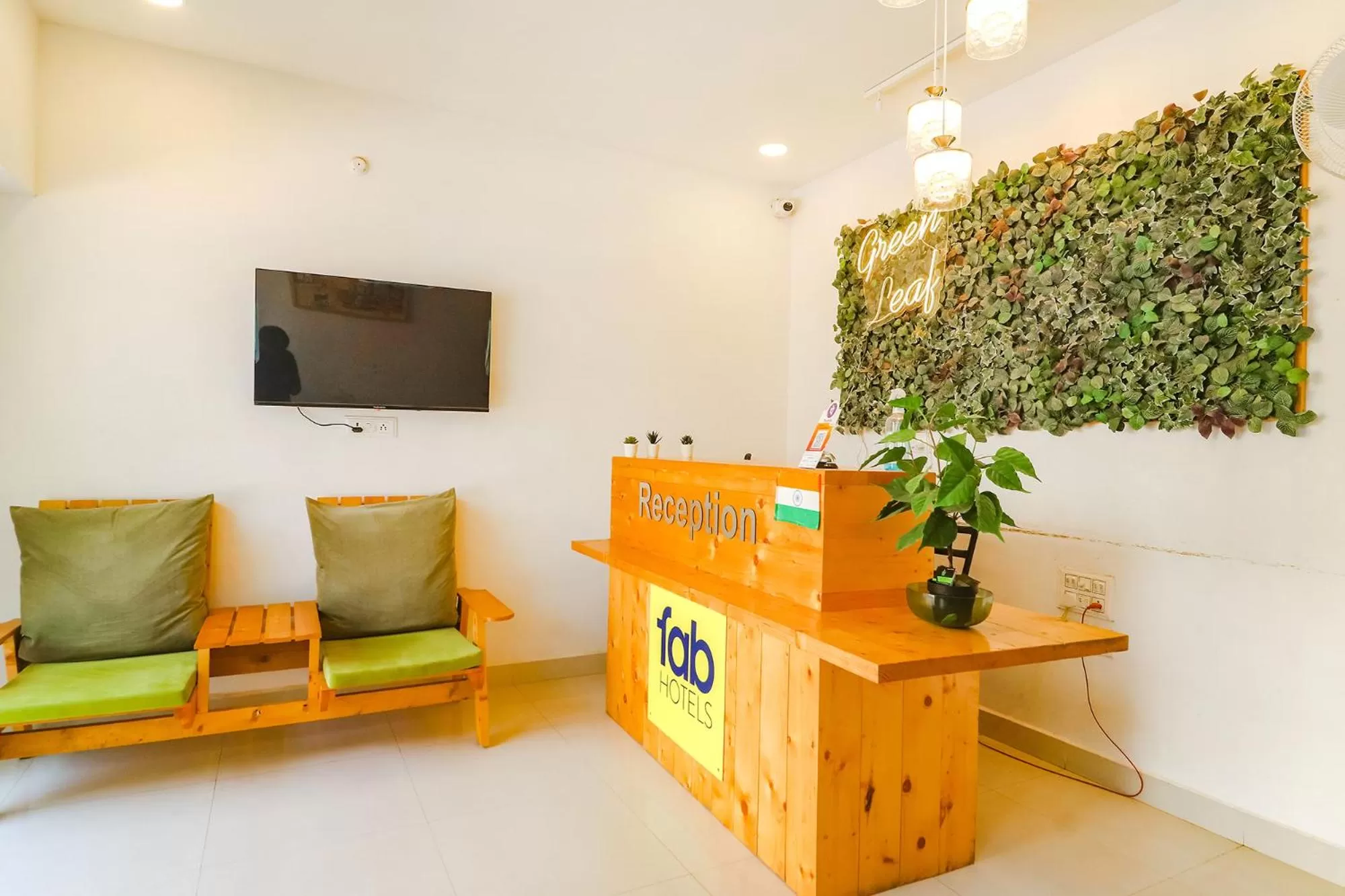 Lobby or reception, TV/Entertainment Center in FabHotel Green Leaf