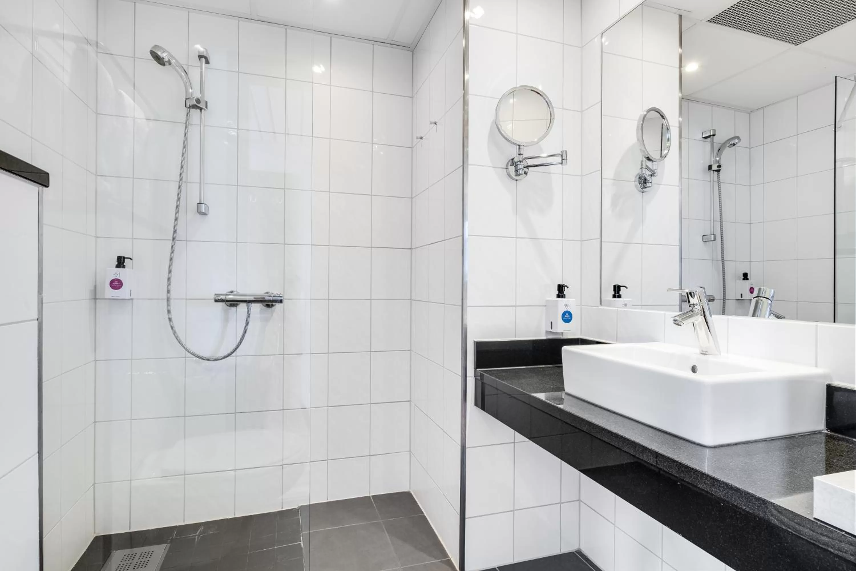 Bathroom in Quality Hotel Residence