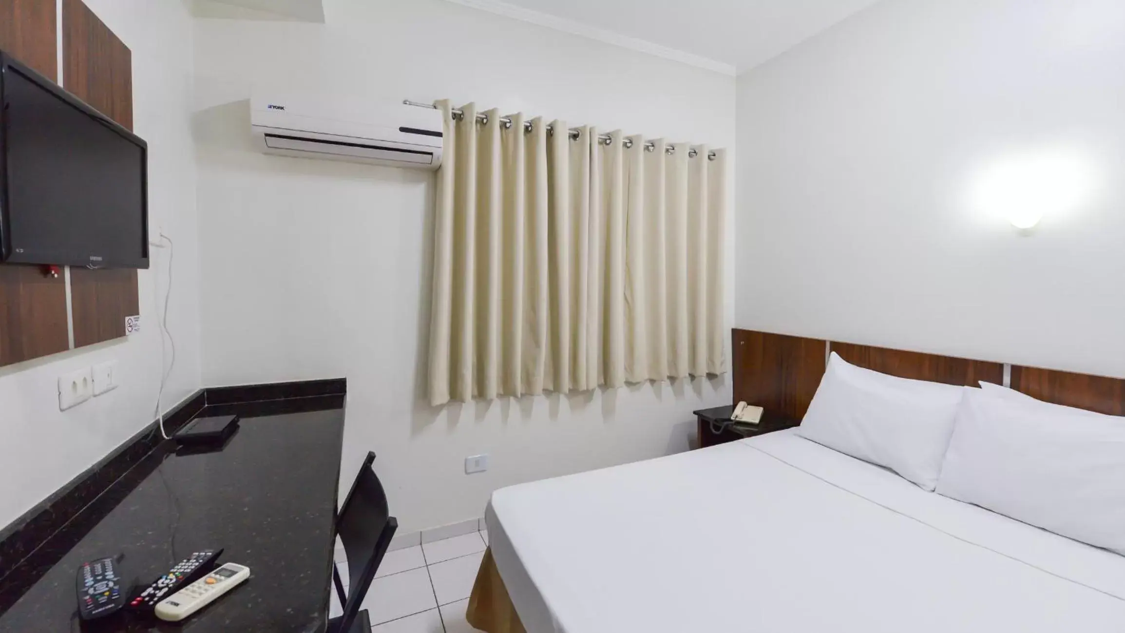 Double Room (1 Double Bed) in Araucaria Hotel Business - Maringá Double Room (1 Double Bed) in Araucaria Hotel Business - Maringá