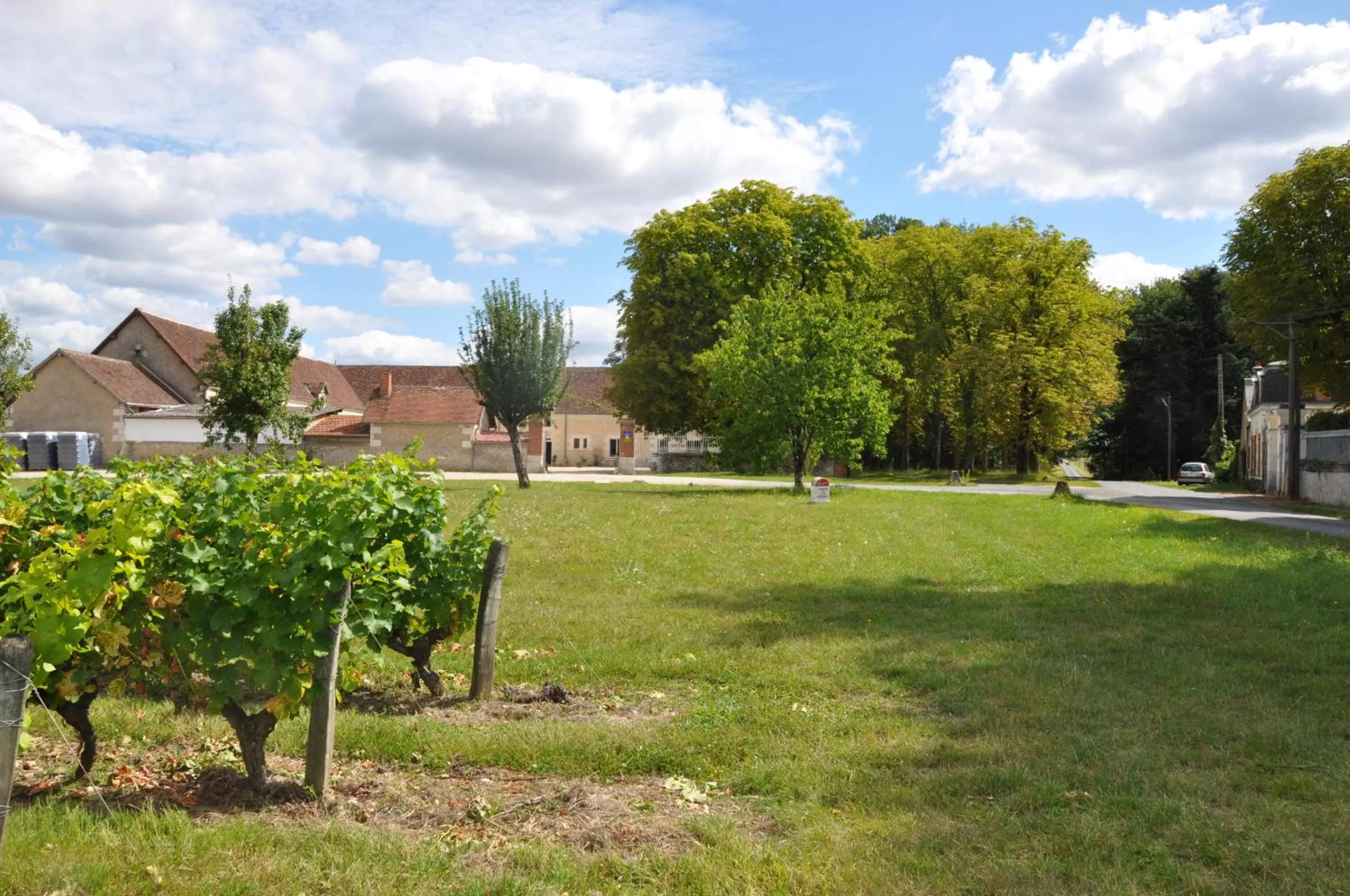 Facade/entrance, Garden in Les Pierres D'aurèle Chambres d'Hôtes