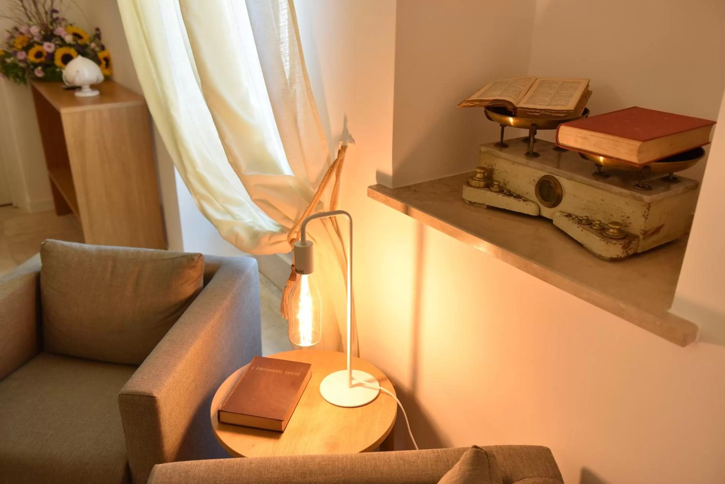 Communal lounge/ TV room in Tobacco Suite