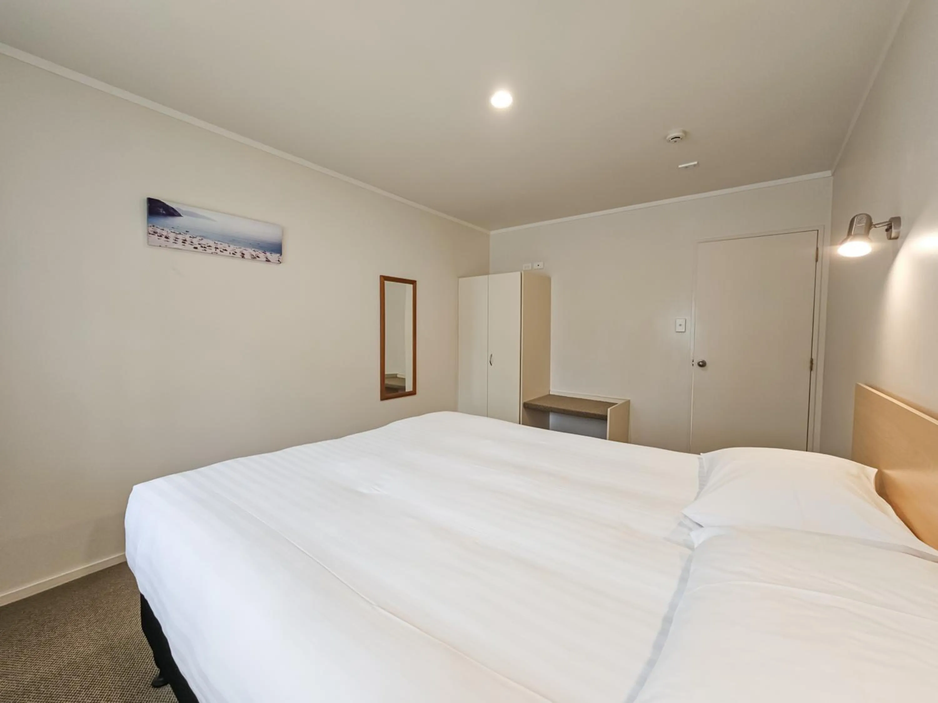 Bed in Captain Cook Motor Lodge