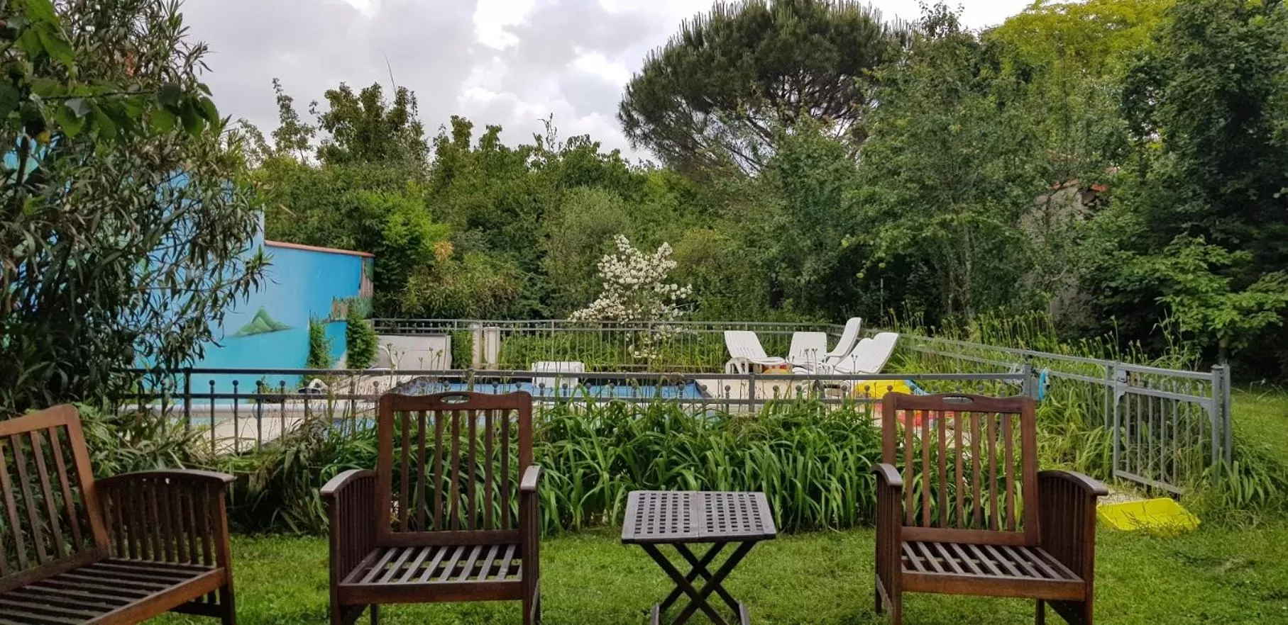2 chambres et salle de bain un oasis de bien être Piscine et jardin Direct Gare Aéroport