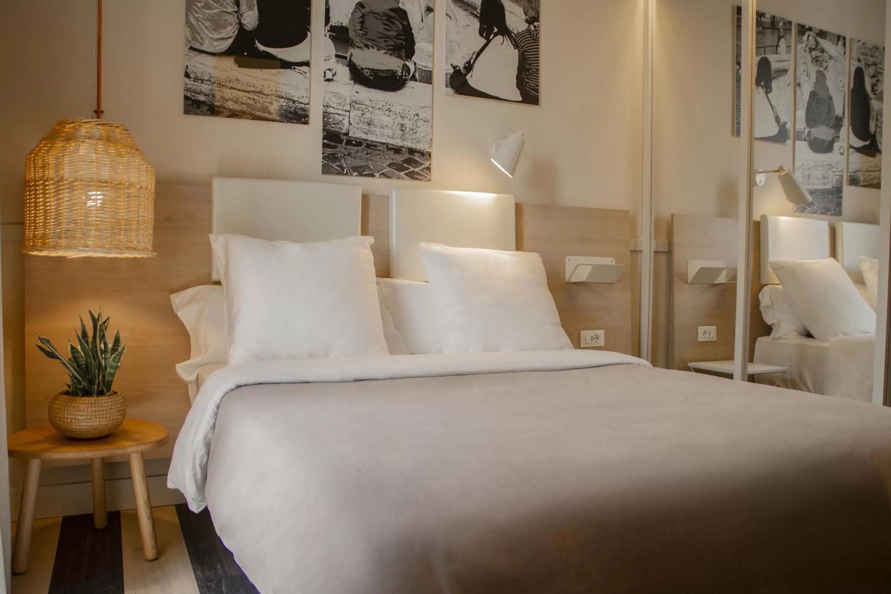 Decorative detail, Bed in room Select Via Veneto