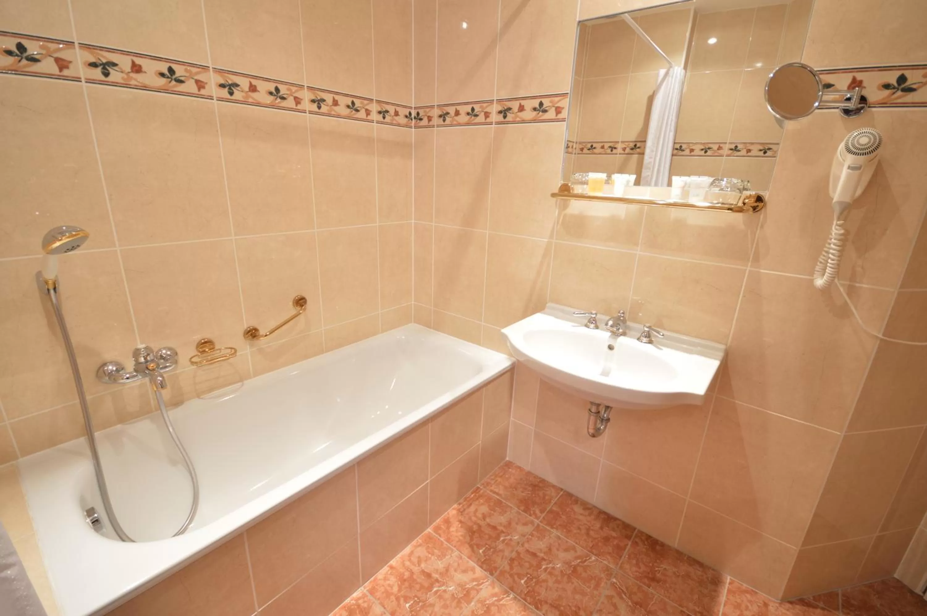 Bathroom in Grandhotel Garni