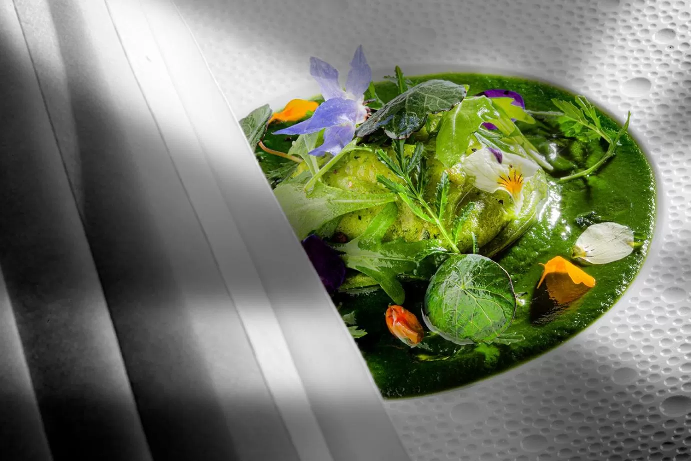 Restaurant/places to eat in Les Trésoms Lake and Spa Resort