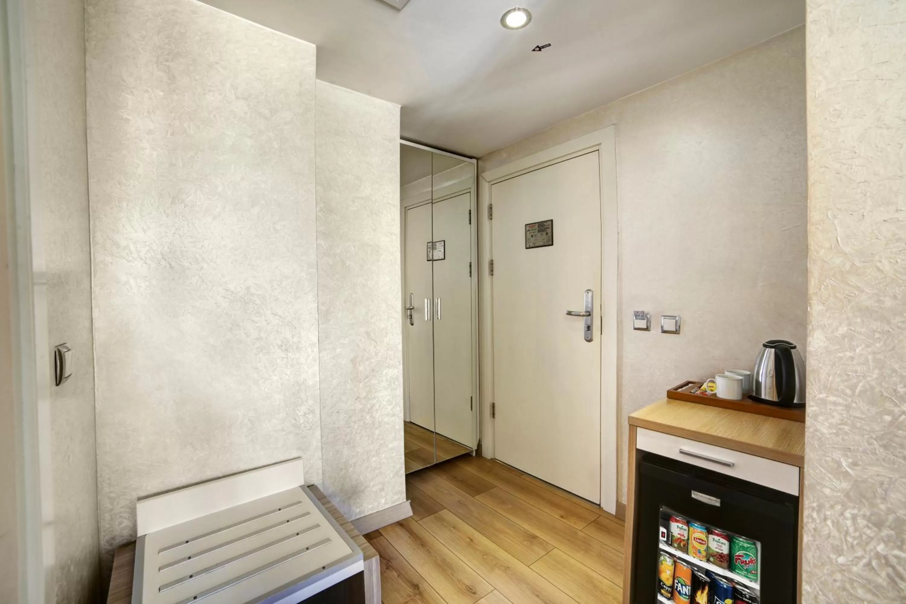 Communal lounge/ TV room in Ayasultan Hotel