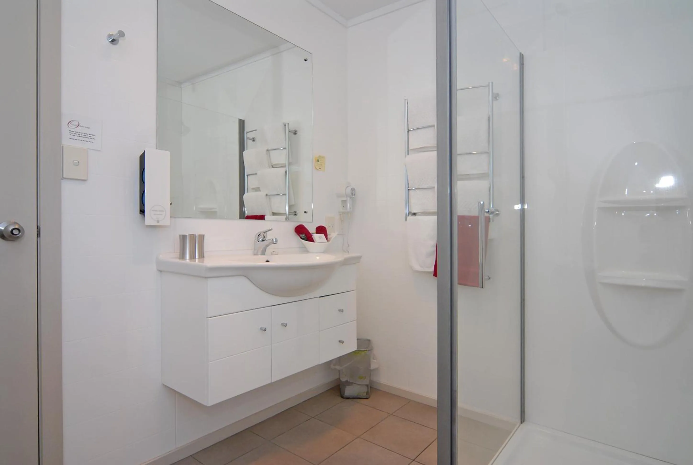 Bathroom in Omahu Motor Lodge