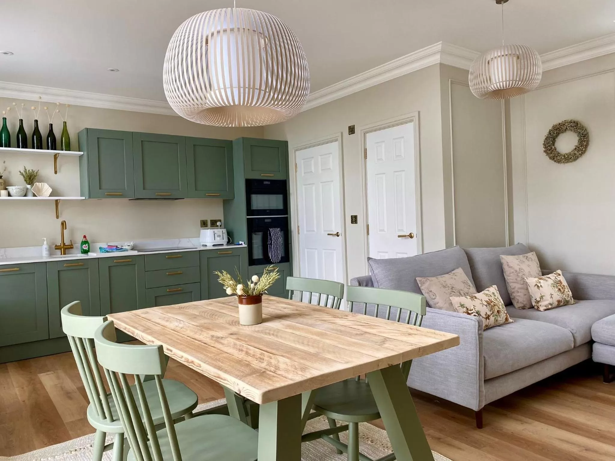 Kitchen or kitchenette in Railway House York by Chateau Anna