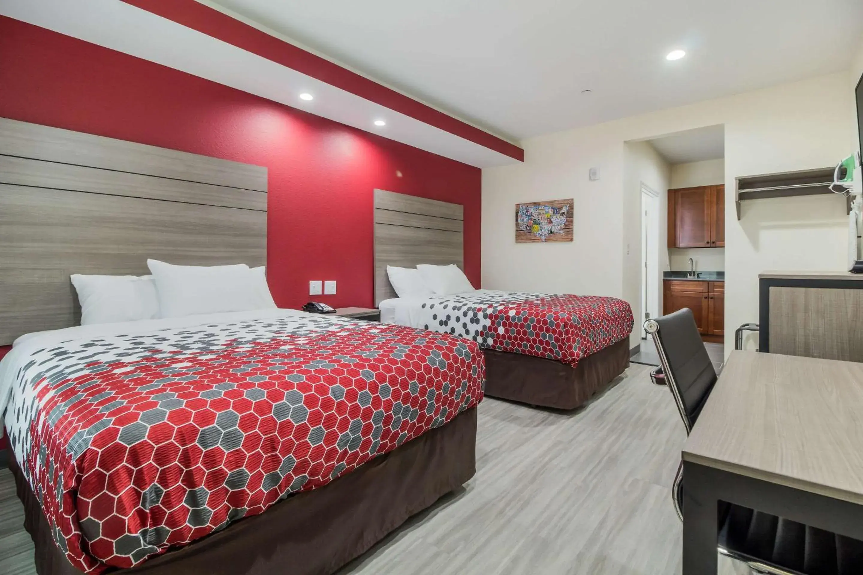 Standard Queen Room with Two Queen Beds - Non-Smoking in Econo Lodge Inn & Suites Humble FM1960 - IAH Airport Standard Queen Room with Two Queen Beds - Non-Smoking in Econo Lodge Inn & Suites Humble FM1960 - IAH Airport