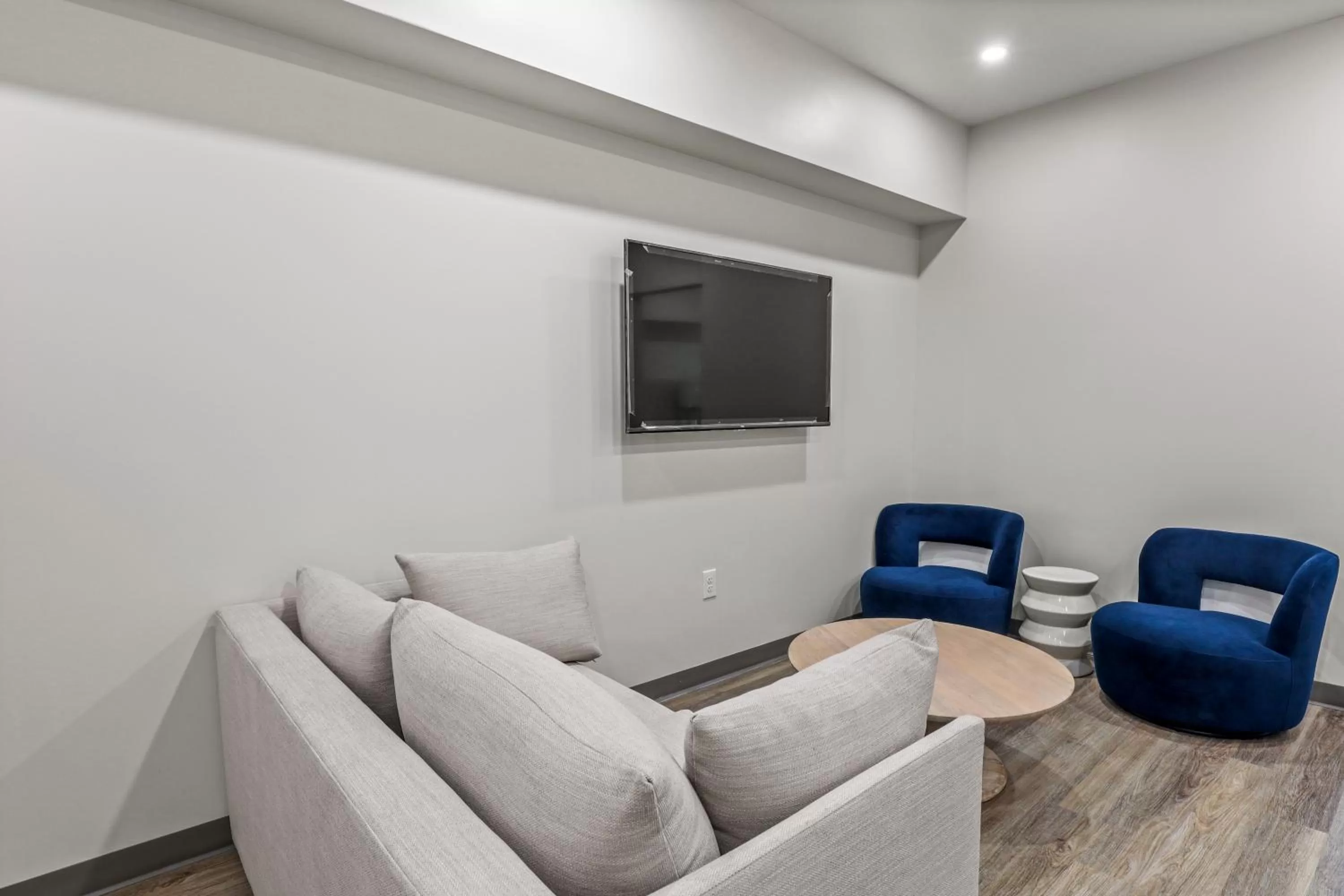 TV and multimedia, Seating Area in Seaport Suites