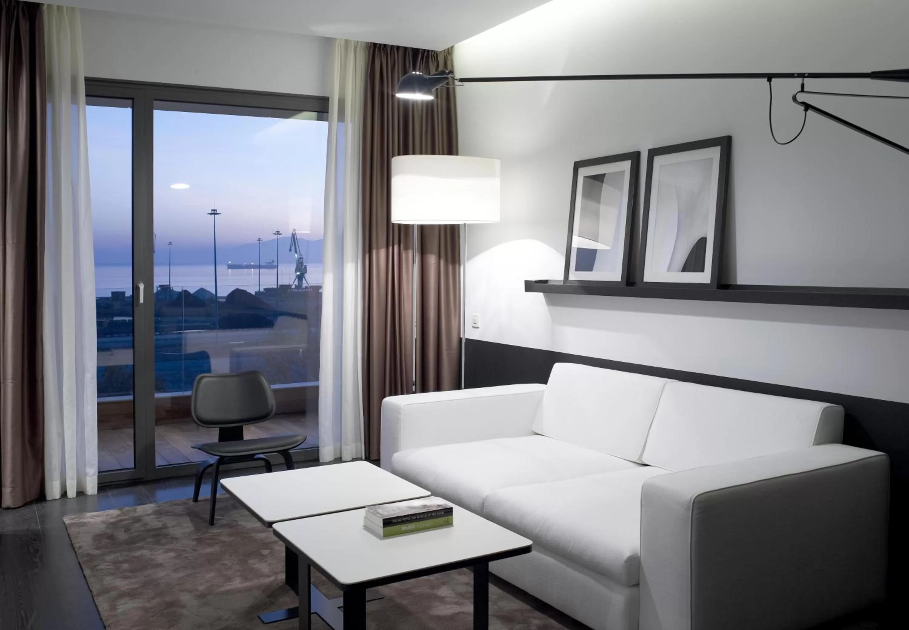 Seating area, Bed in The Met Hotel Thessaloniki, a Member of Design Hotels