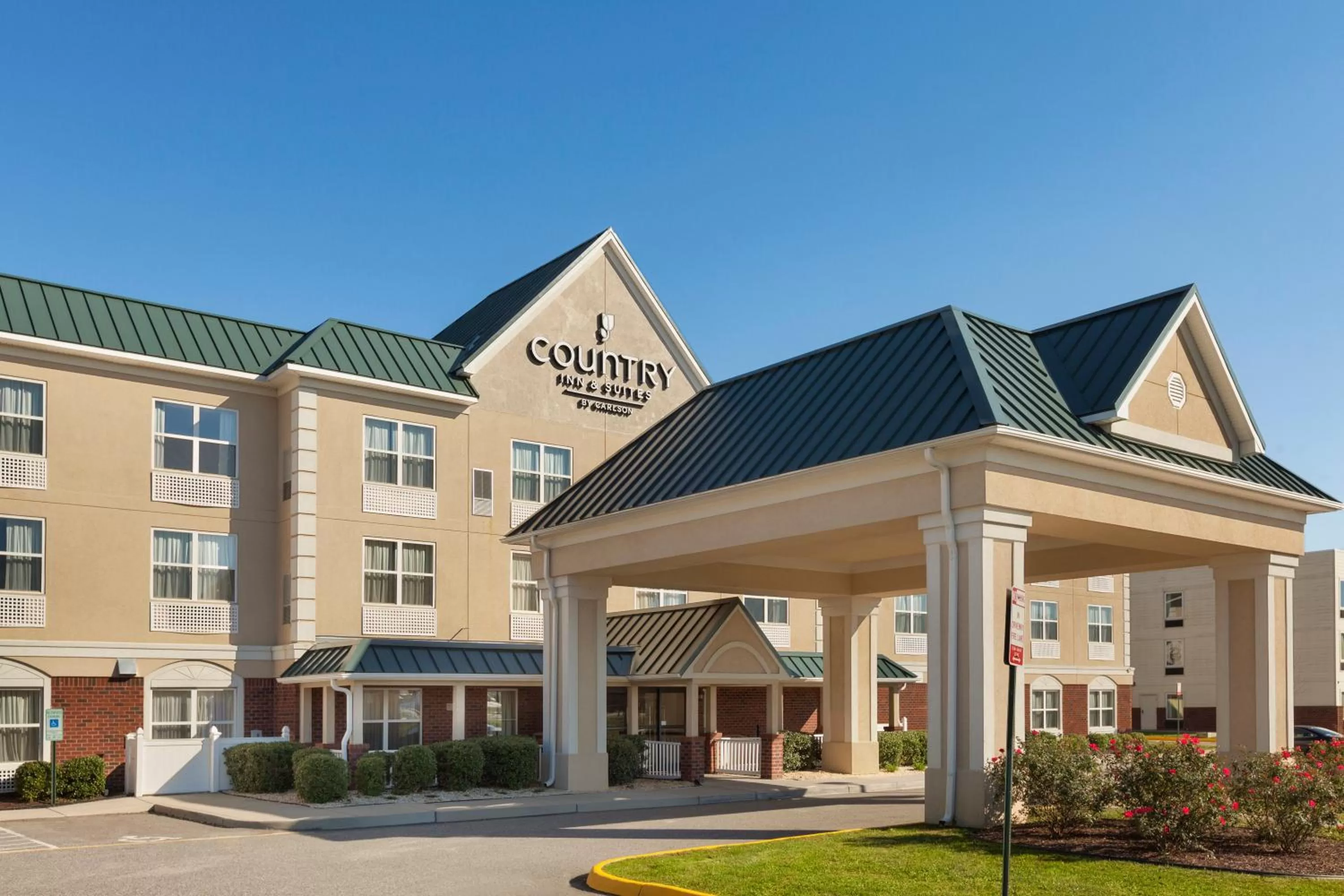 Property building in Country Inn & Suites by Radisson, Doswell Kings Dominion , VA