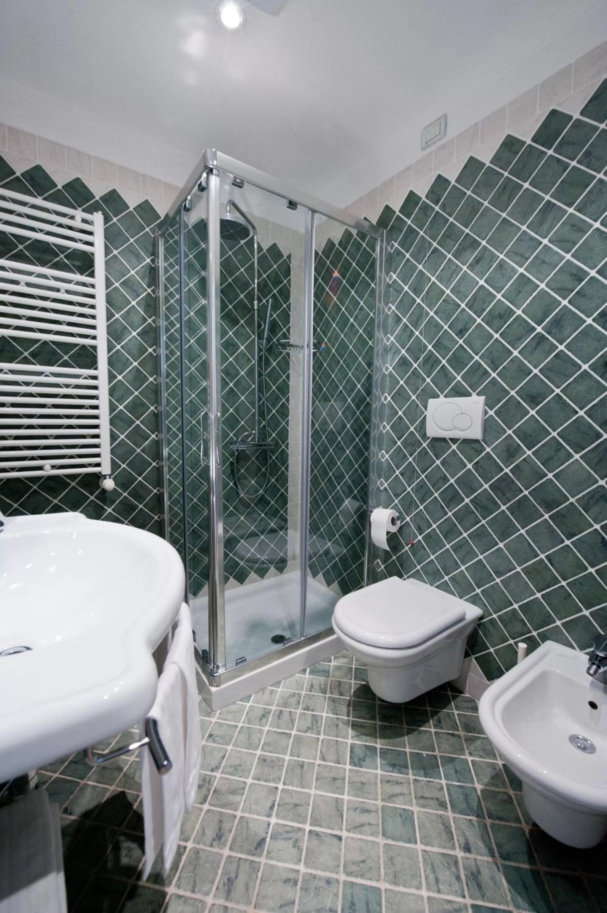 Bathroom in OSTUNI PALACE - Hotel Bistrot & SPA