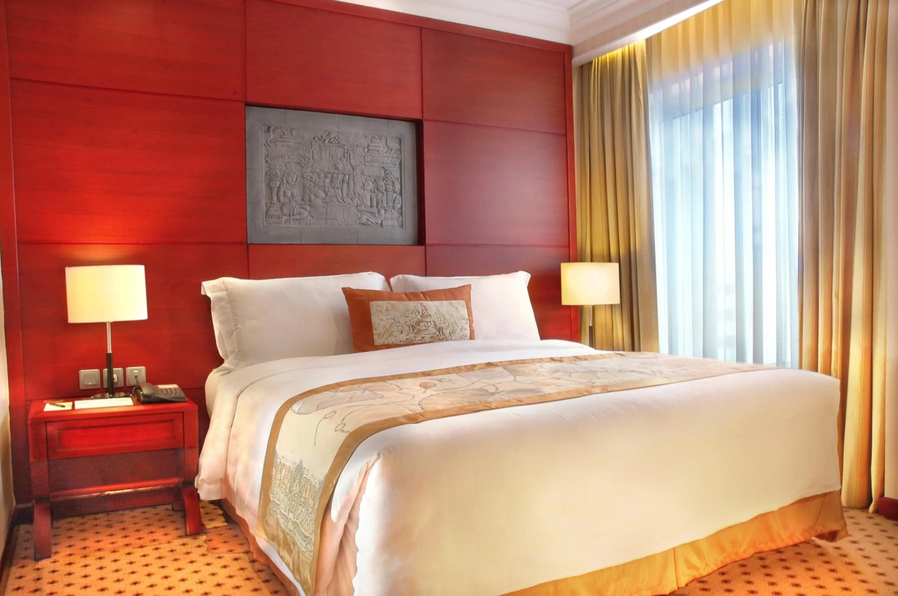Bed in Hotel Borobudur Jakarta