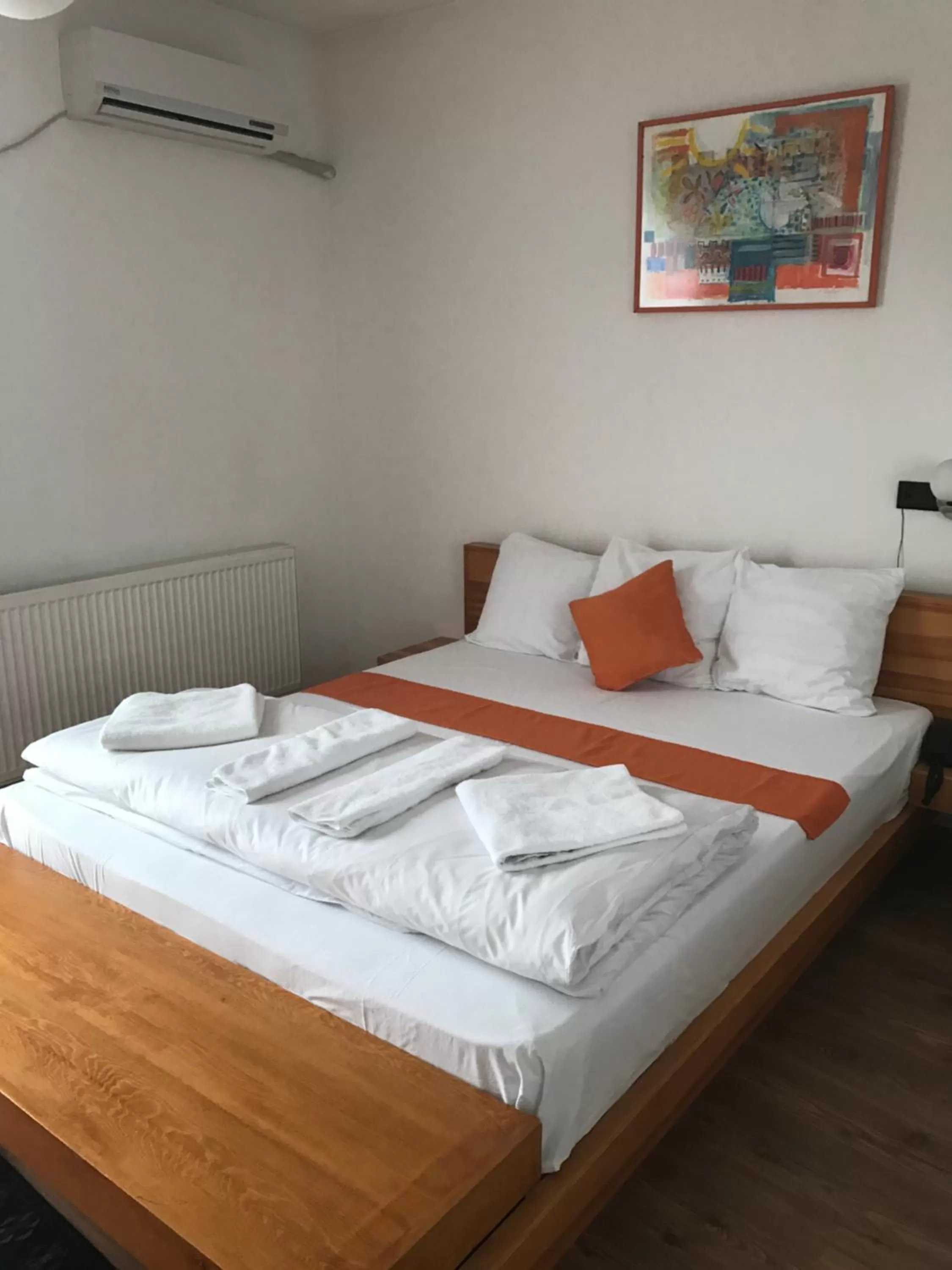 Bed in Hotel Prizreni