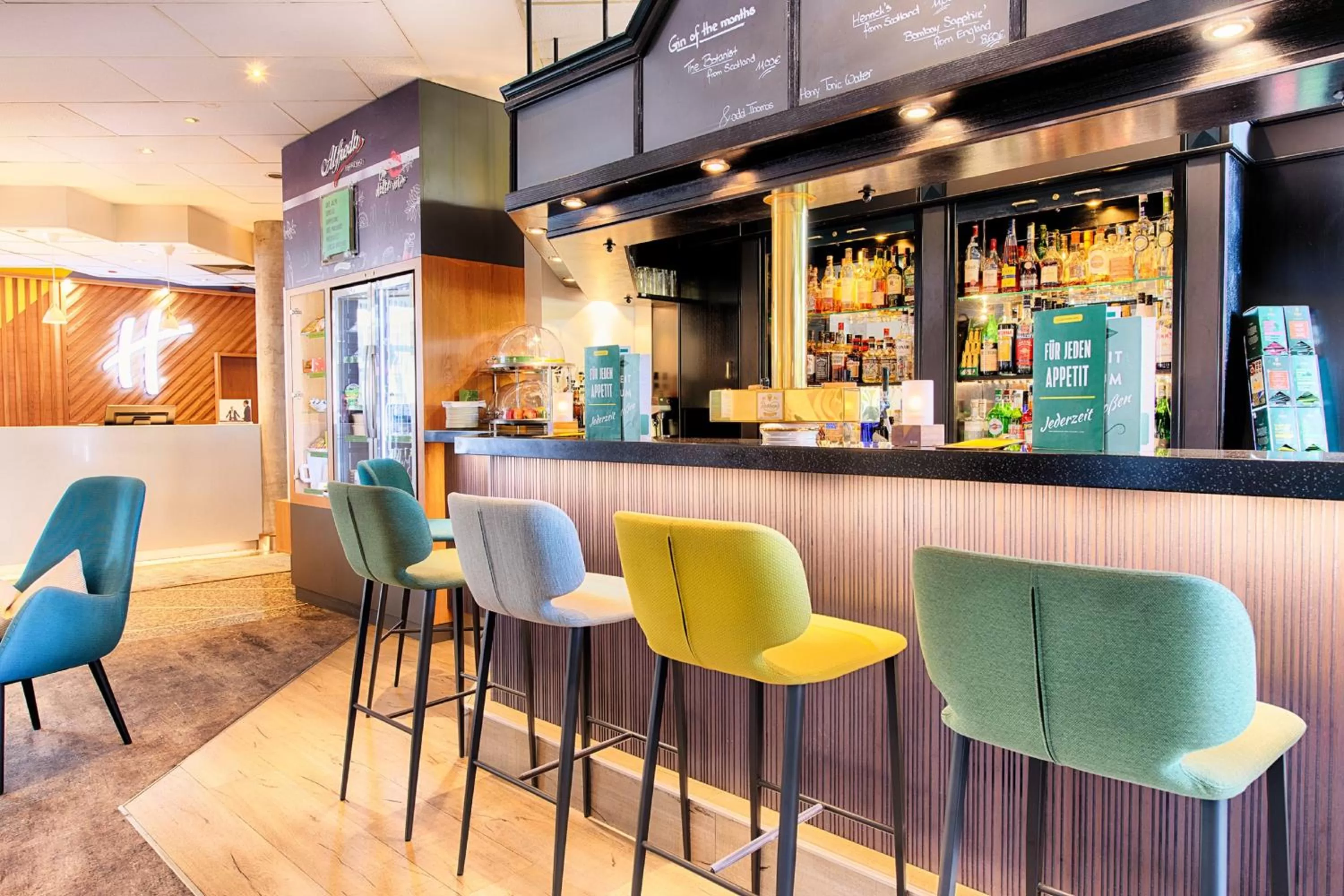 Lounge or bar in Holiday Inn Munich - South by IHG