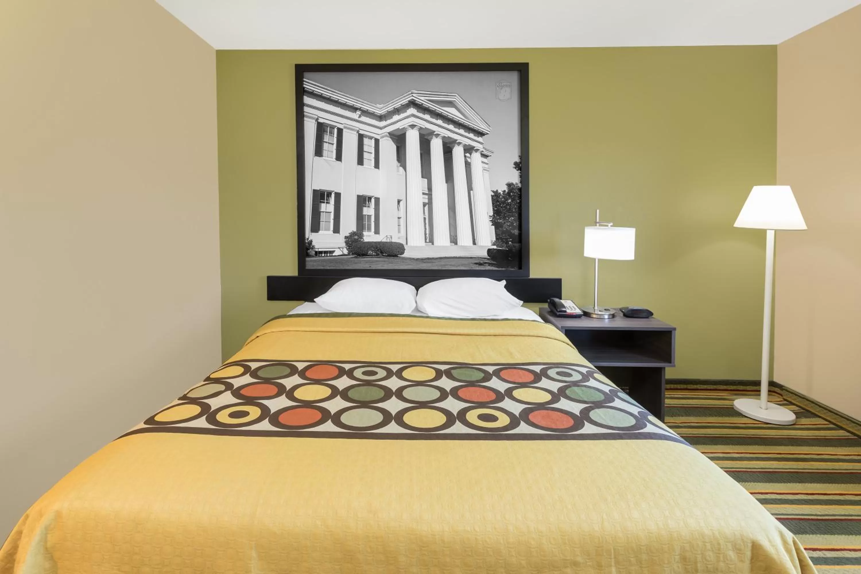 Bedroom, Bed in Super 8 by Wyndham Vicksburg