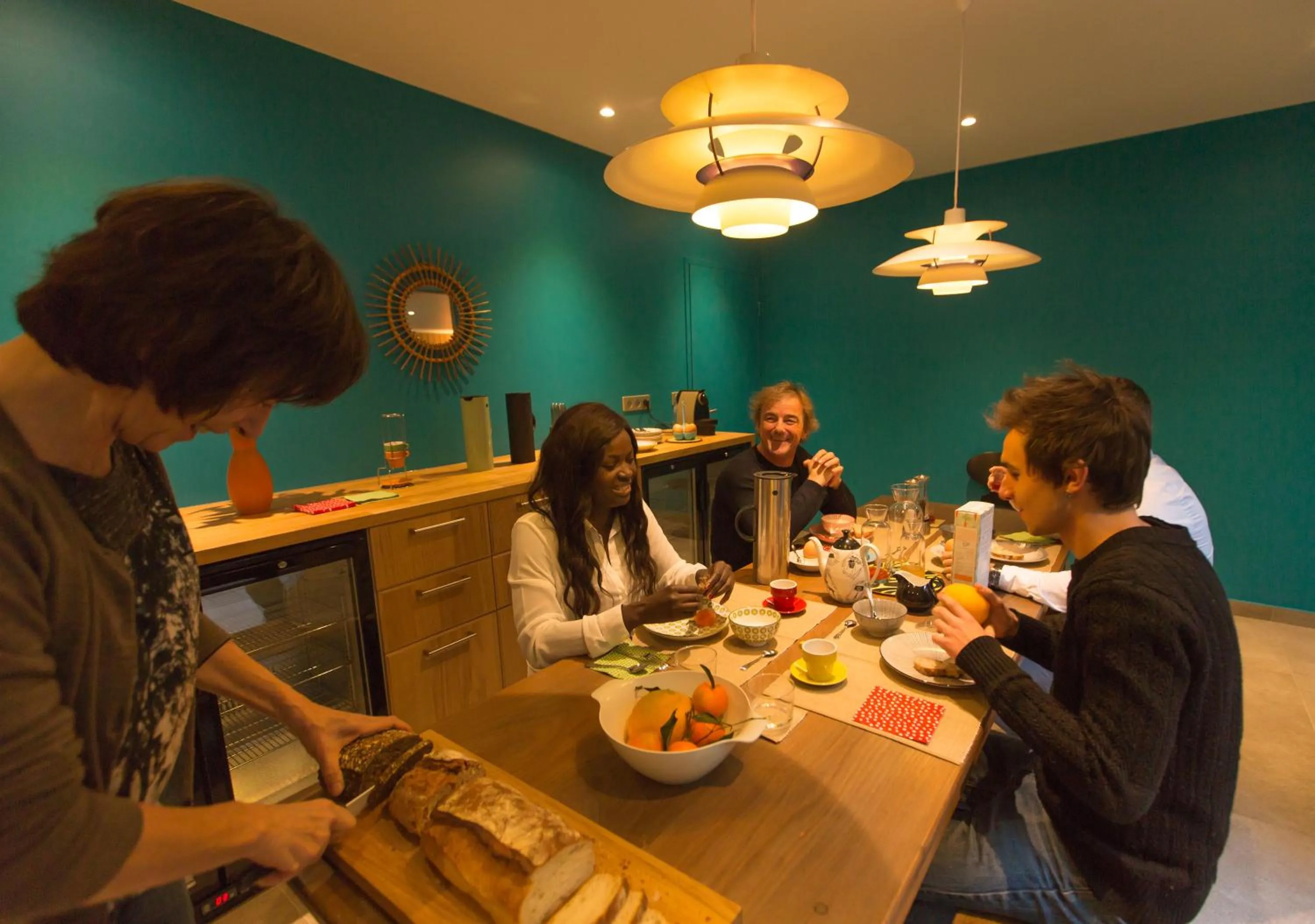 Communal kitchen in Eden Lodge Paris