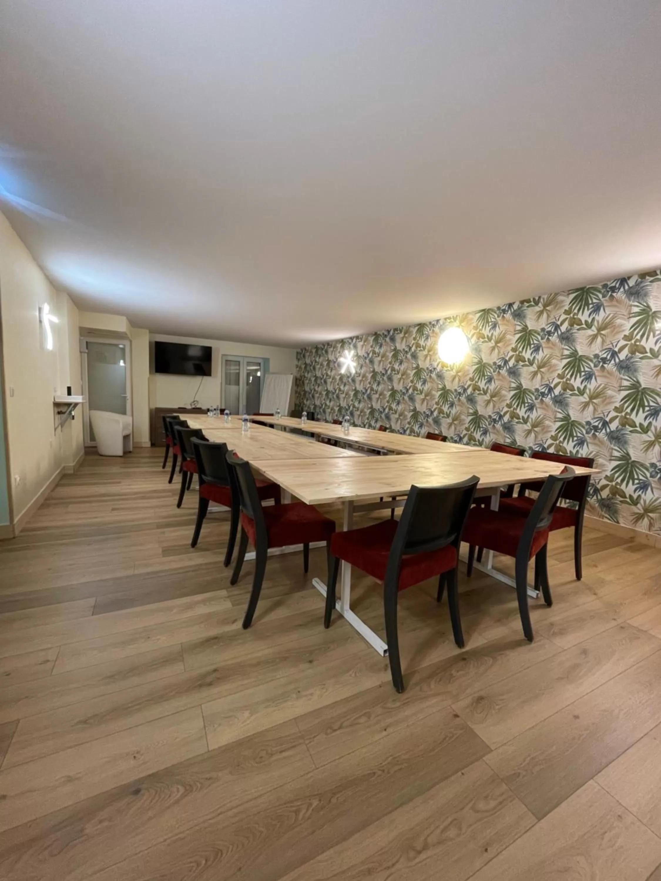 Restaurant/Places to Eat in Hôtel Restaurant de l'Ecu