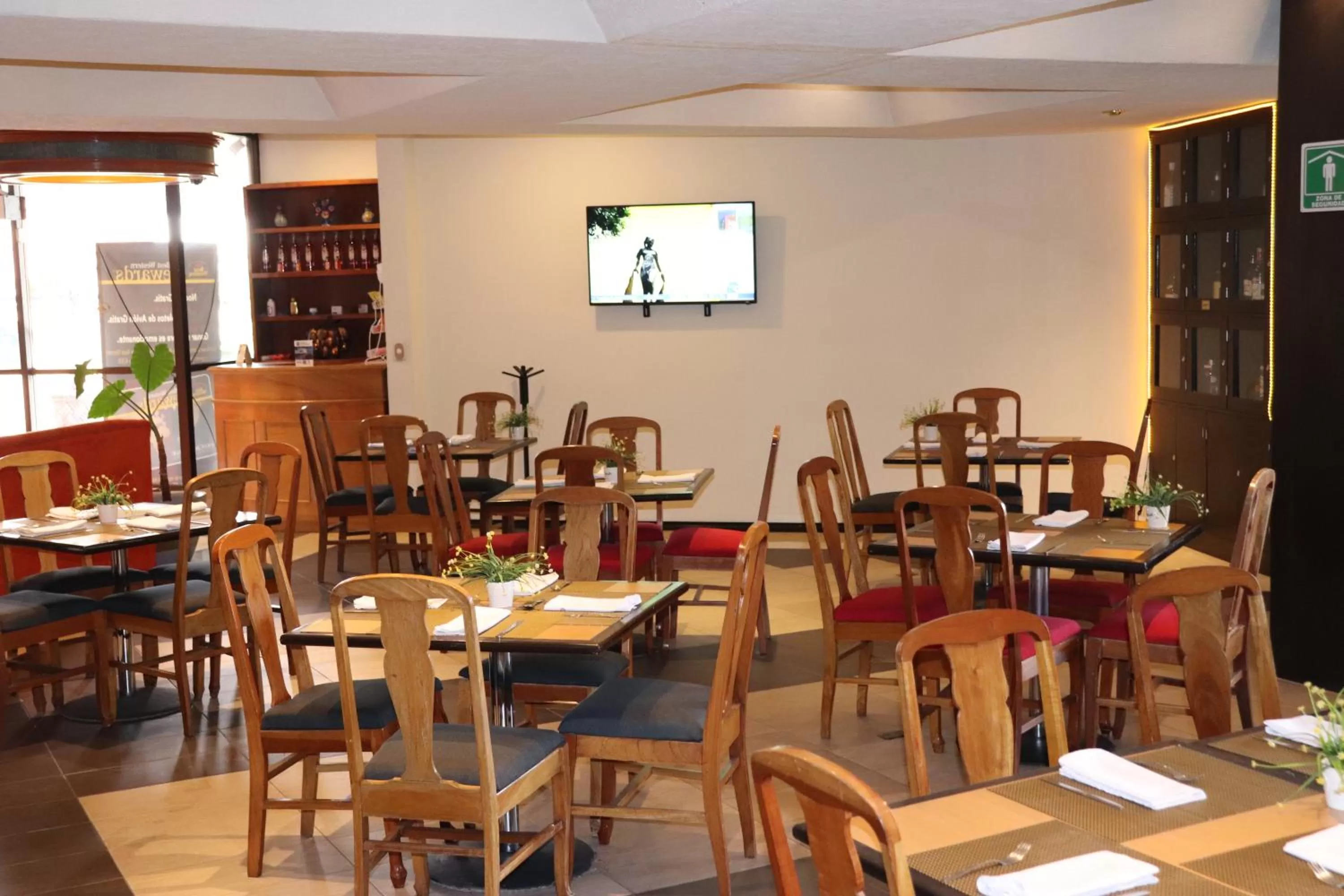 Food and drinks in Best Western Plus Gran Marques