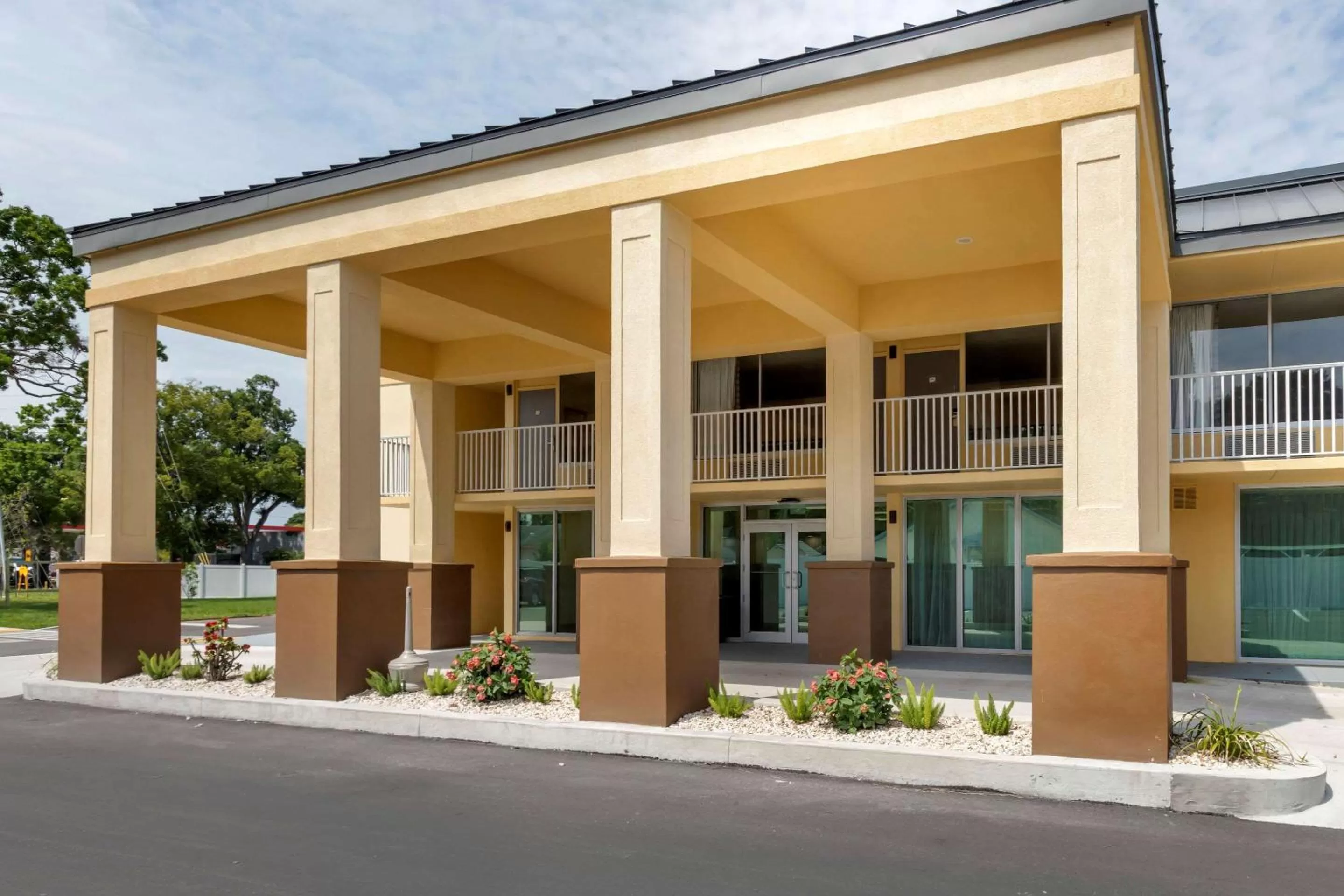 Property building in Quality Inn Saint Petersburg North-Tampa Bay