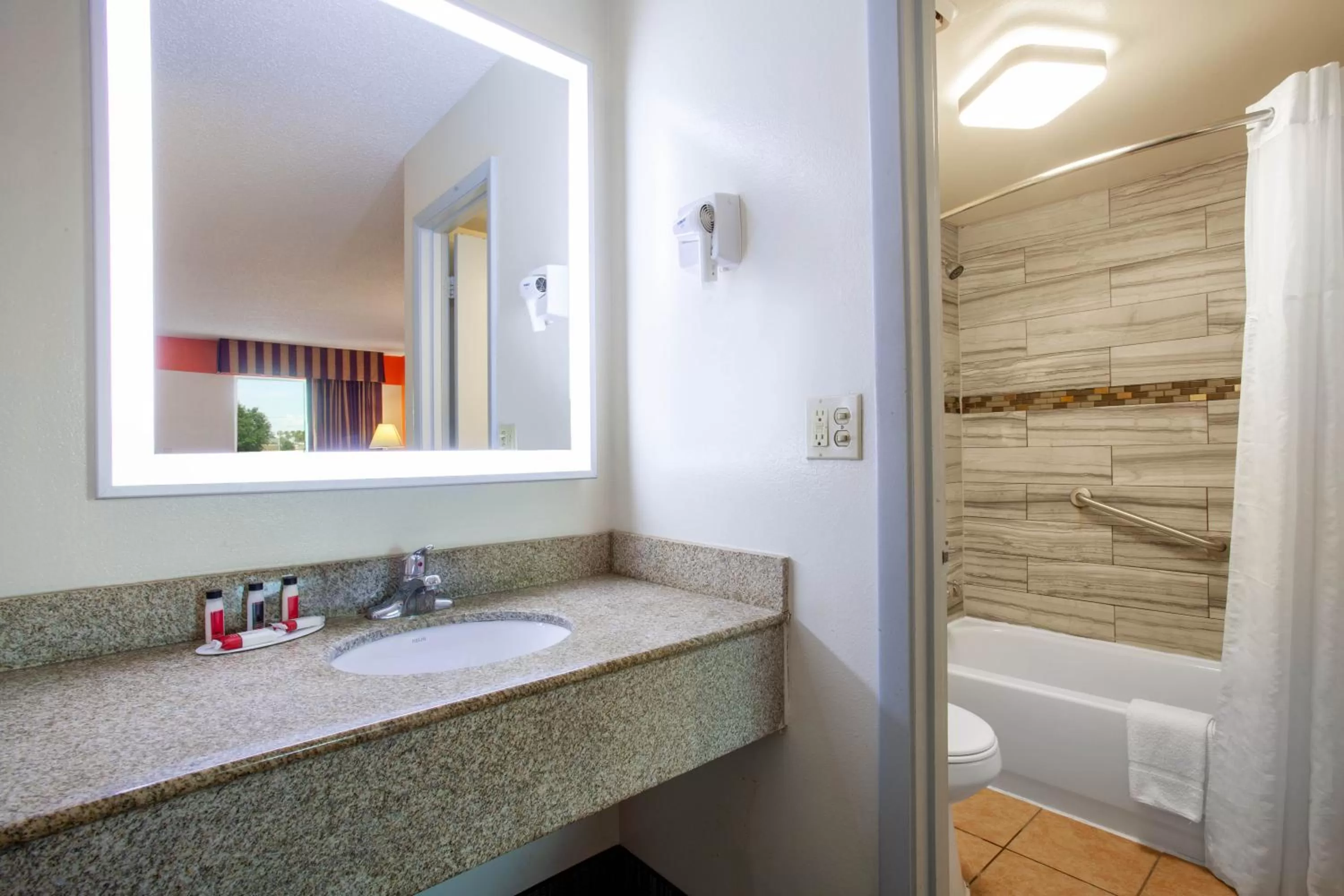 Bathroom in Howard Johnson by Wyndham Vero Beach/I-95