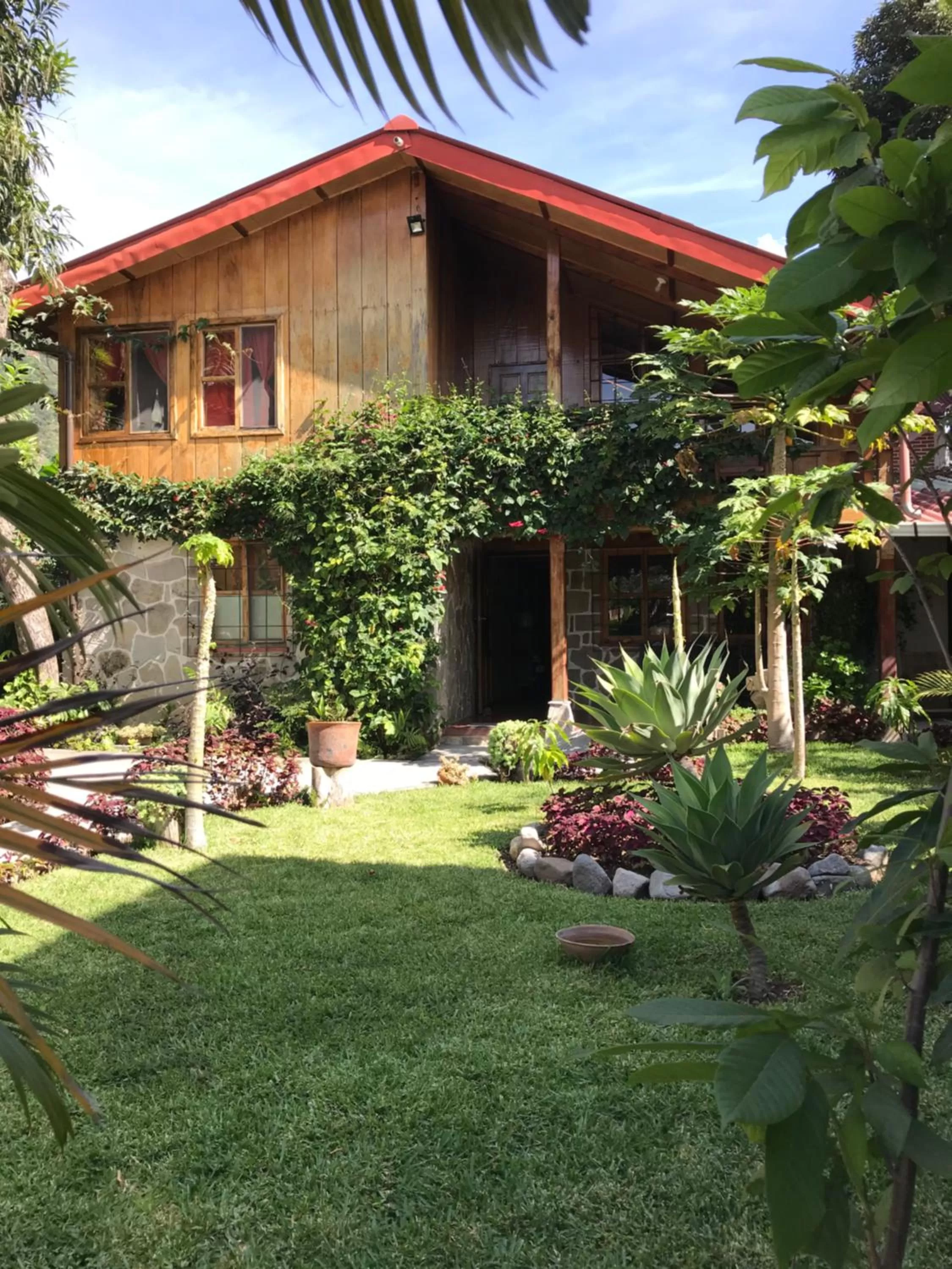 Property Building in Hotel Utz Jay