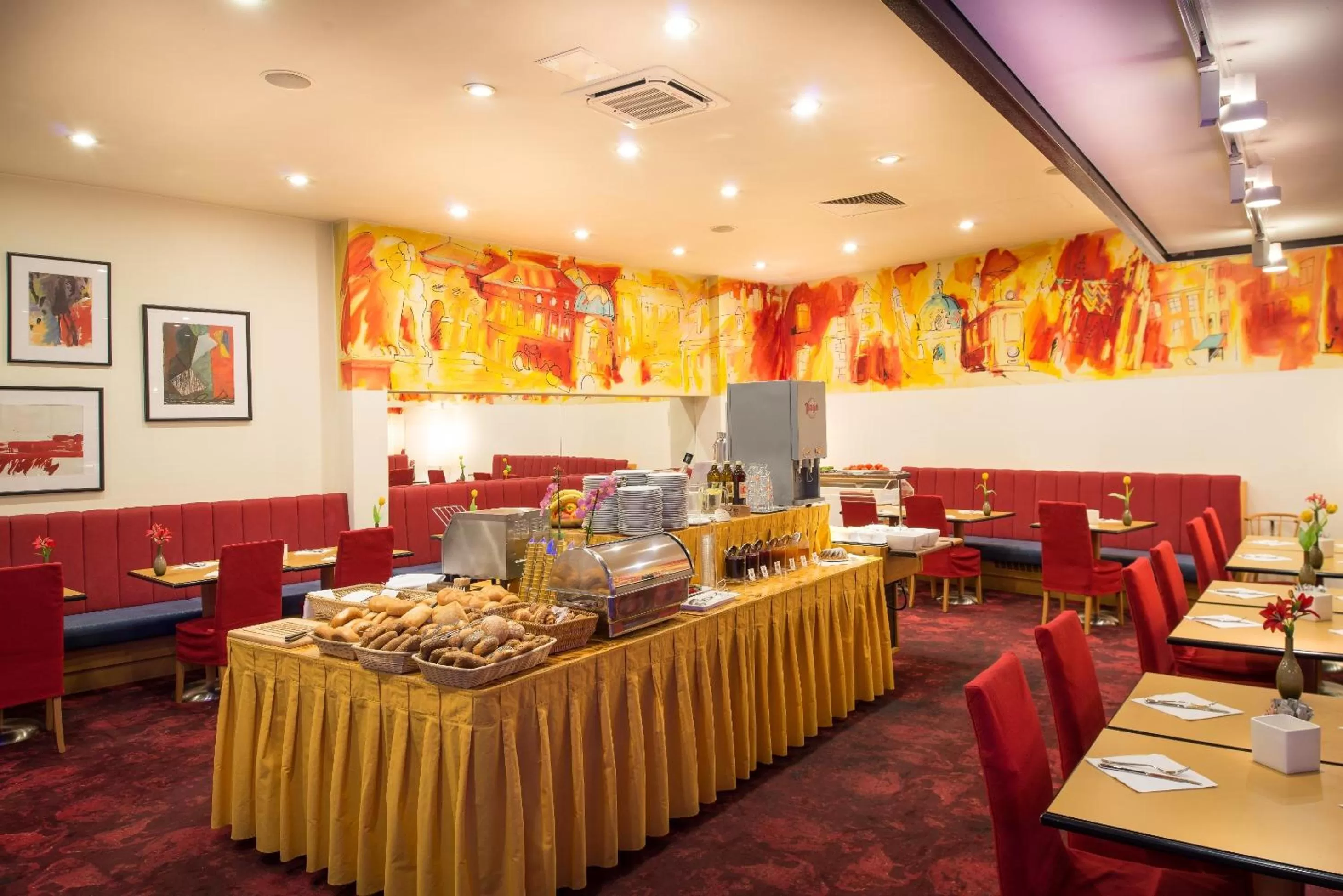 Restaurant/places to eat in Hotel Boltzmann