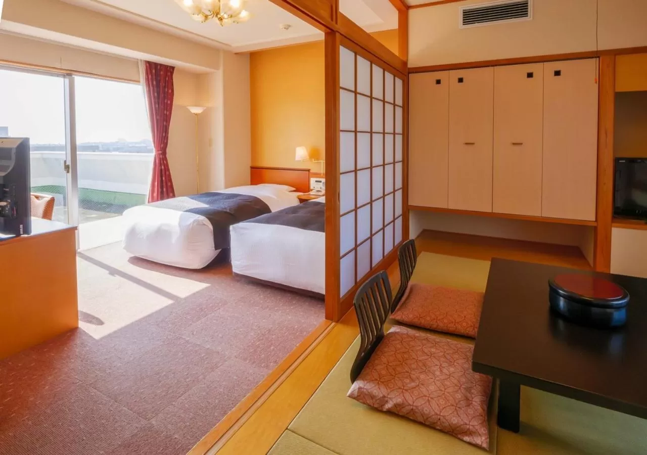 Photo of the whole room, Bed in APA Hotel Miyazaki Nobeoka Ekimae