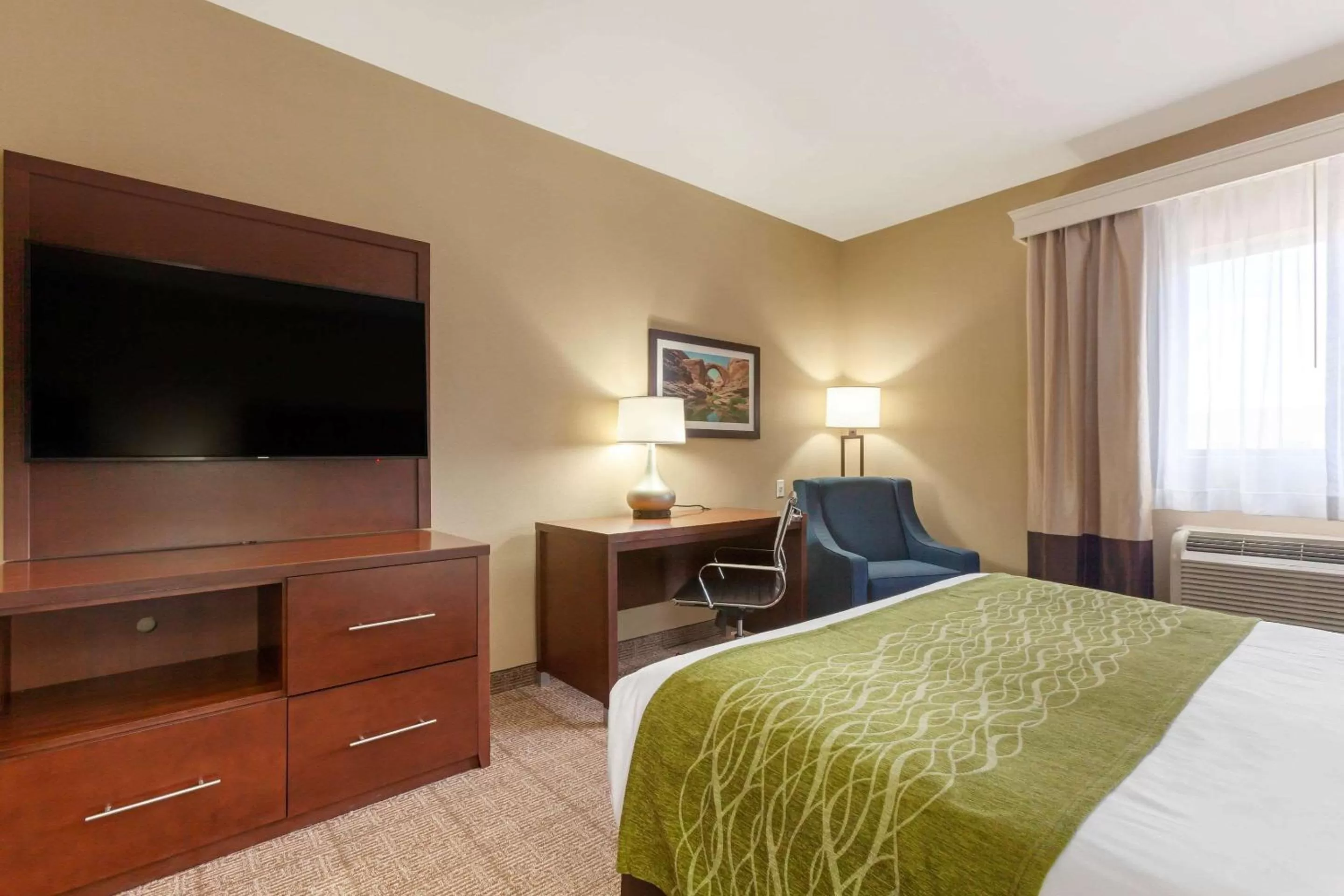 Photo of the whole room, Bed in Comfort Inn & Suites Page at Lake Powell