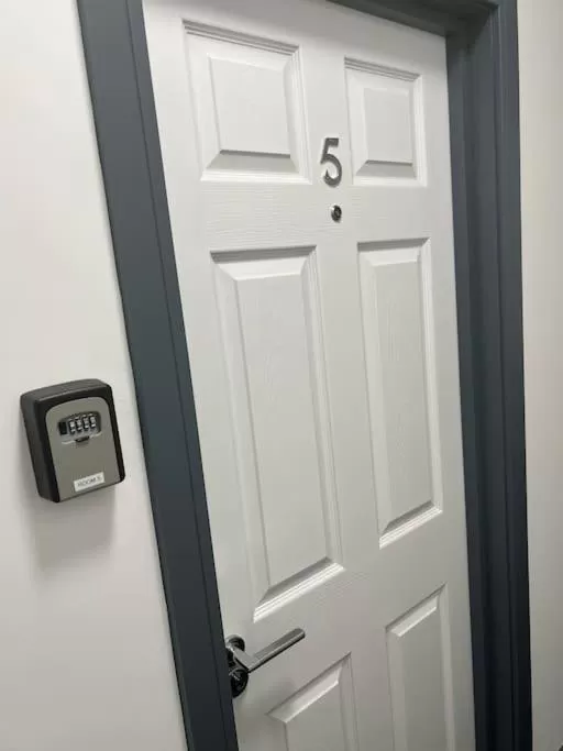 Facade/entrance in Newly refurbished studio, great location 8 studios