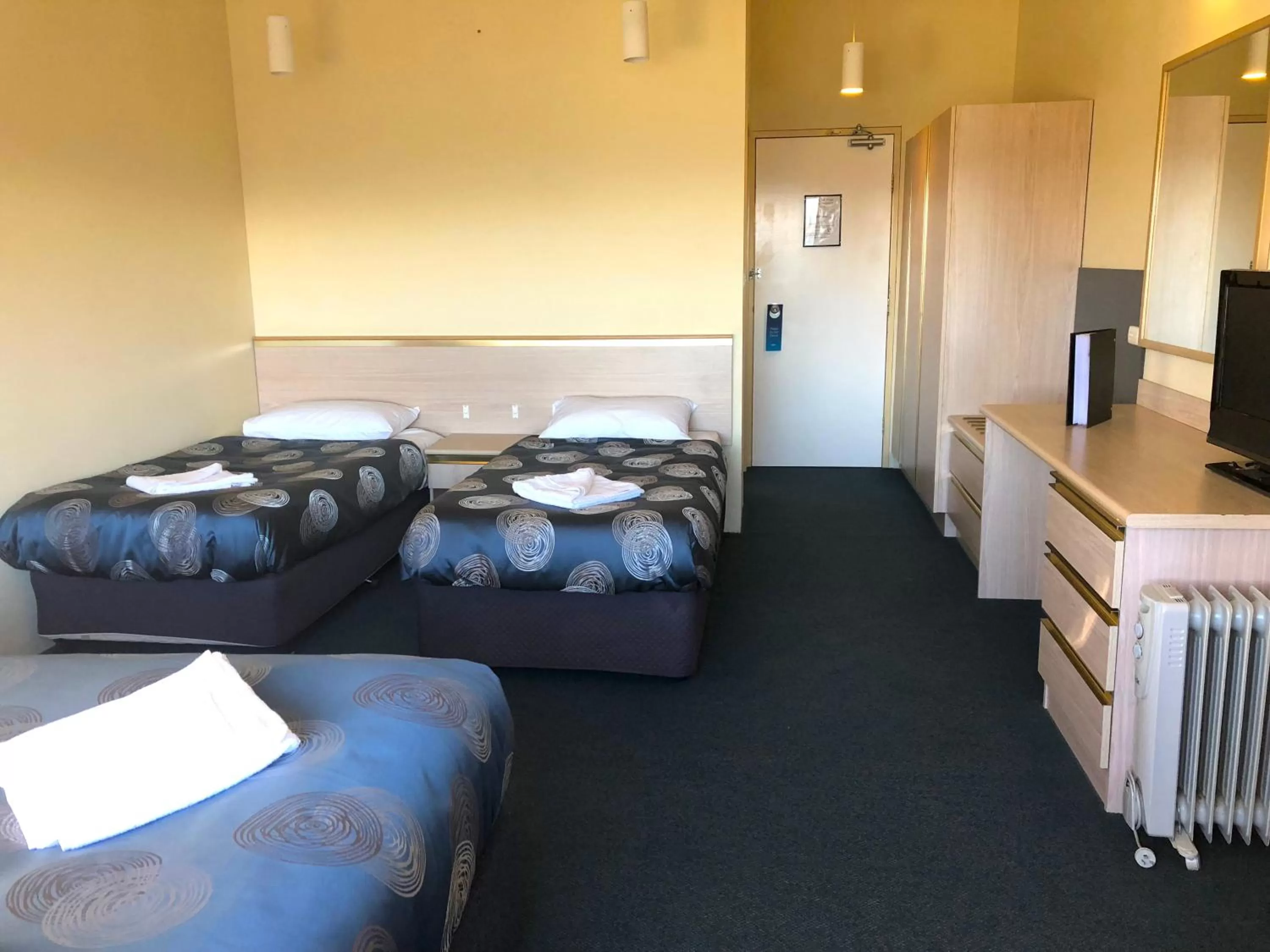 Photo of the whole room, Bed in Alpine Resort Motel