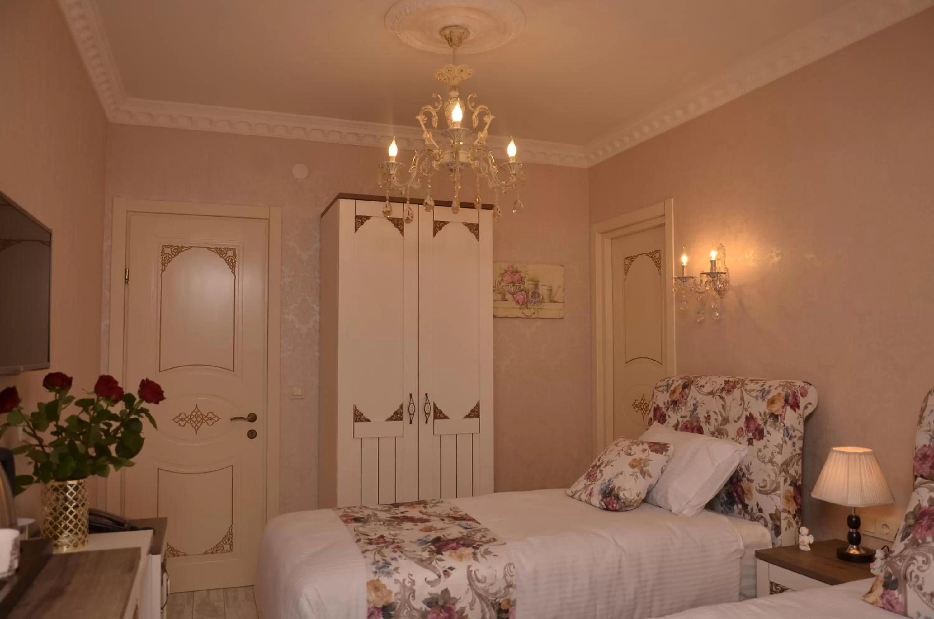 Bedroom in English Home Hotel Tbilisi