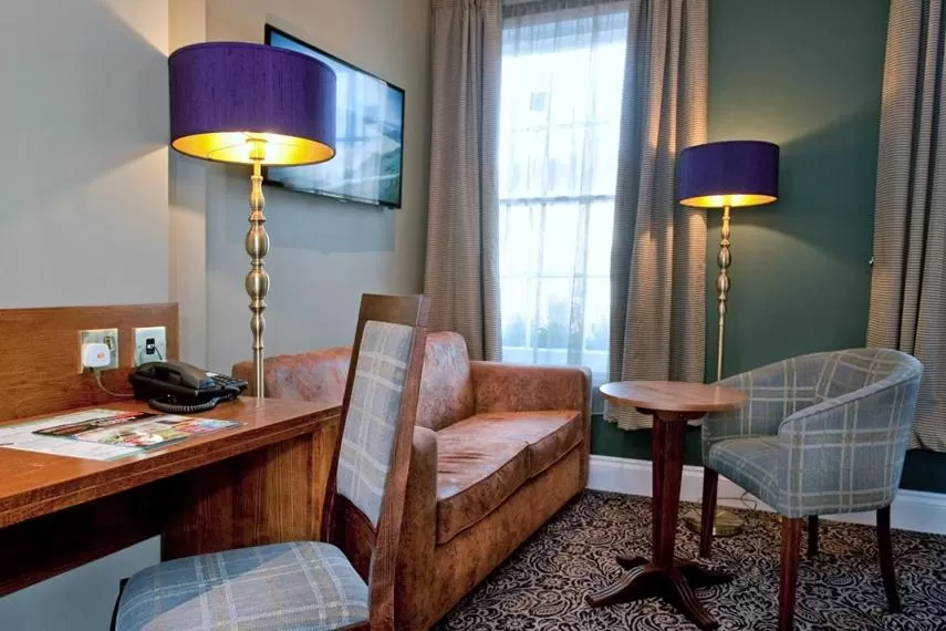 TV and multimedia, Seating Area in The Hatchet Inn Wetherspoon